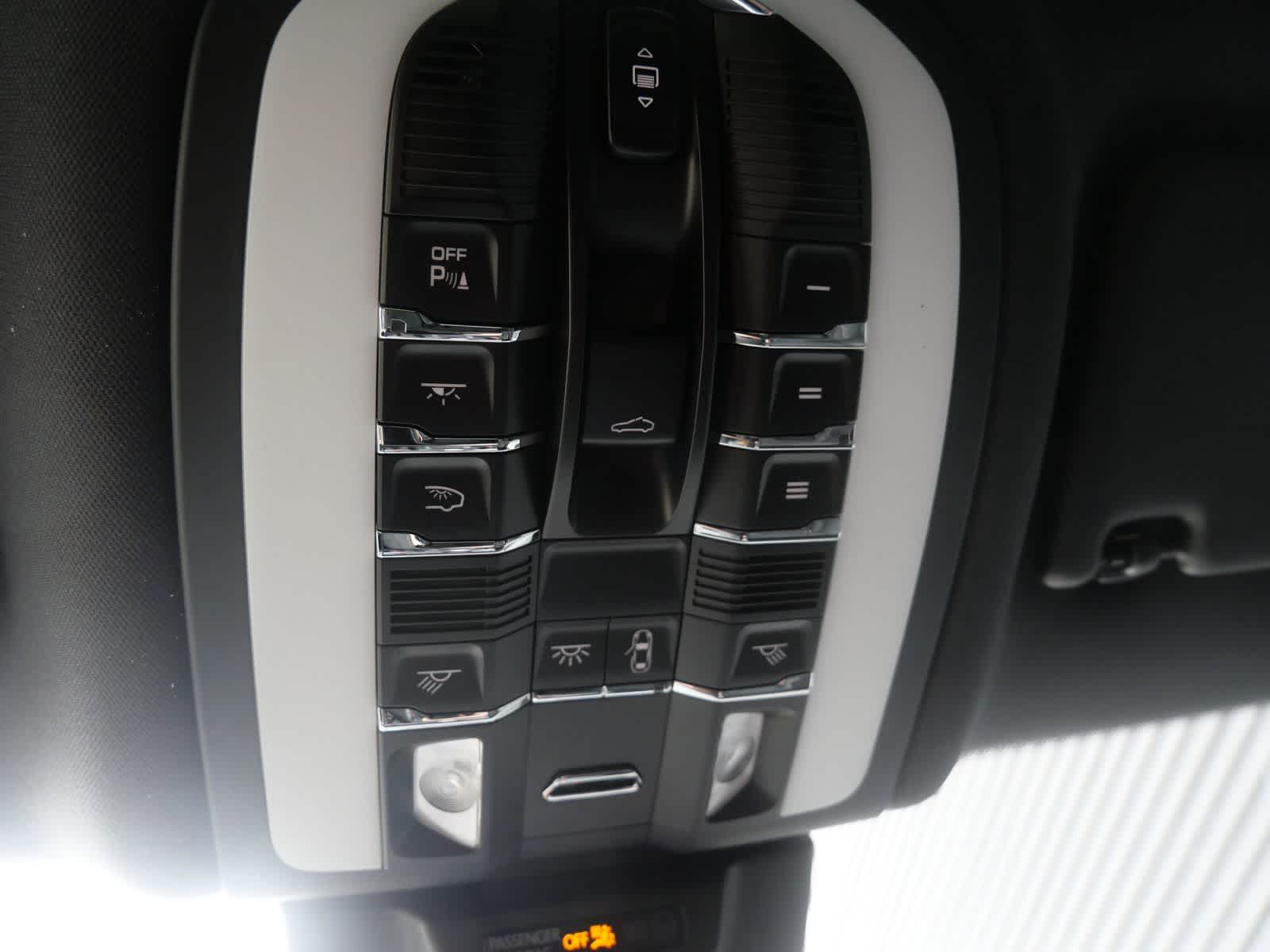 Thumbnail: 2026 Porsche Macan - 29