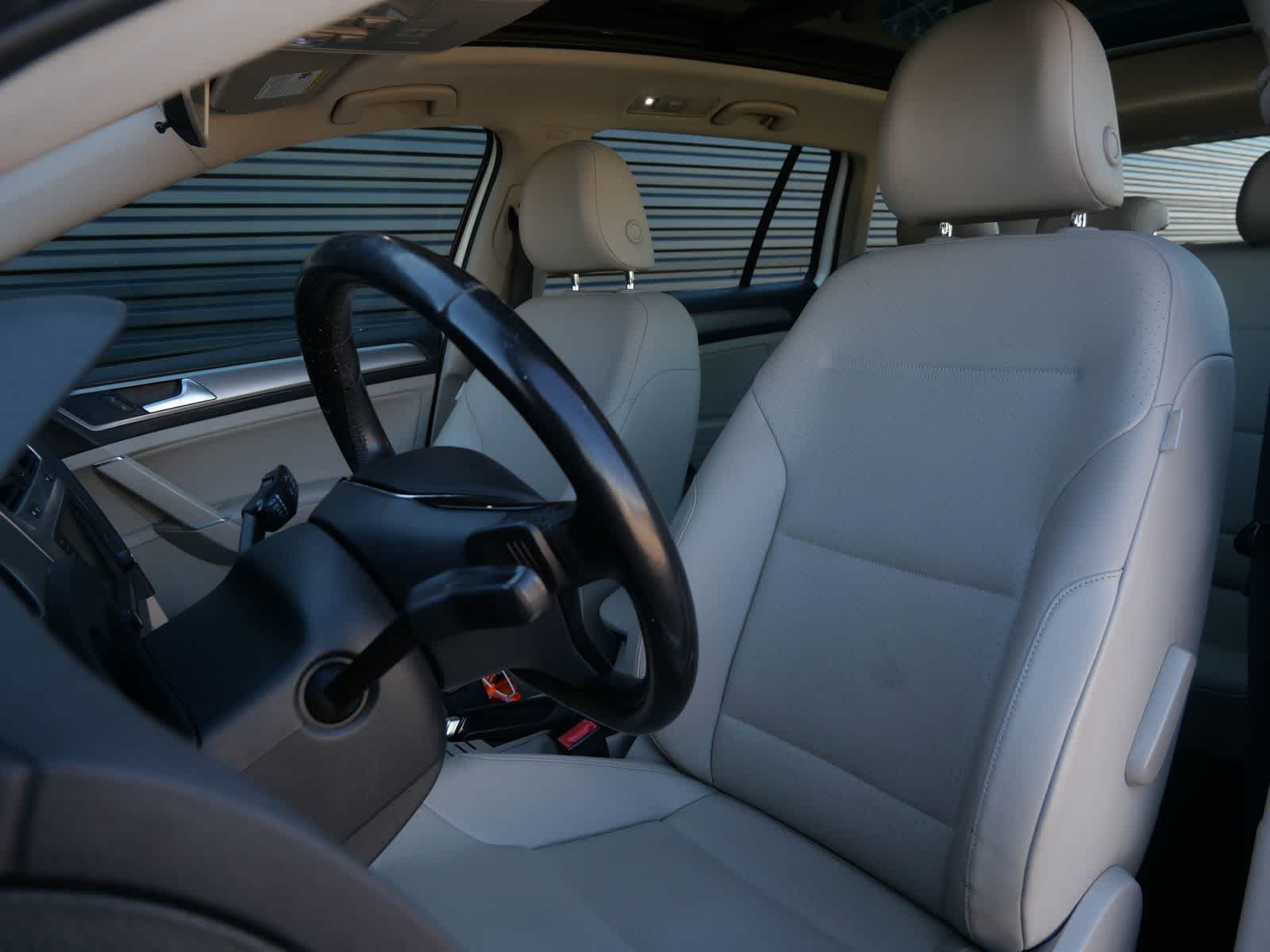 Thumbnail: 2017 Volkswagen e-Golf - 5