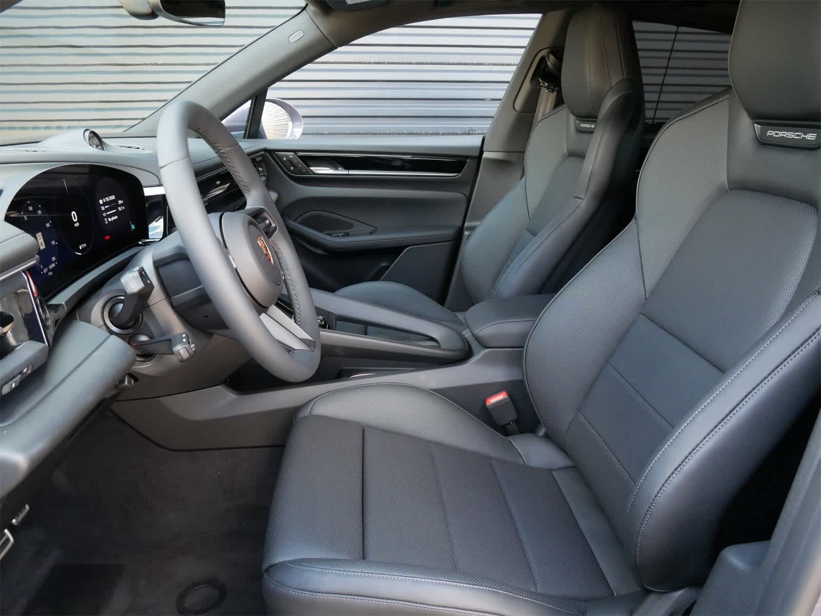 Thumbnail: 2025 Porsche Macan - 5