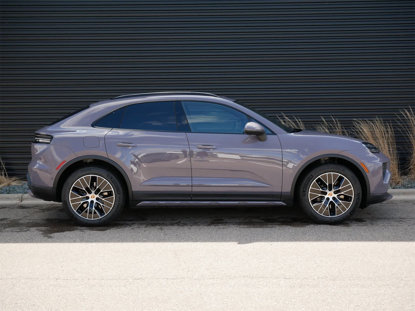 Thumbnail: 2025 Porsche Macan - 25
