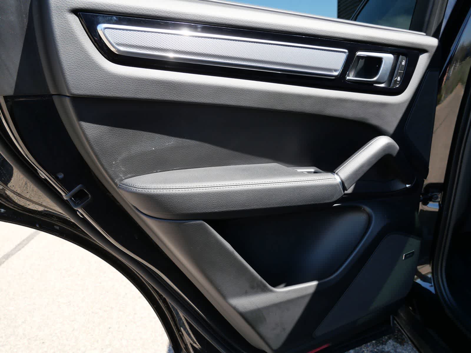 Thumbnail: 2023 Porsche Cayenne - 10