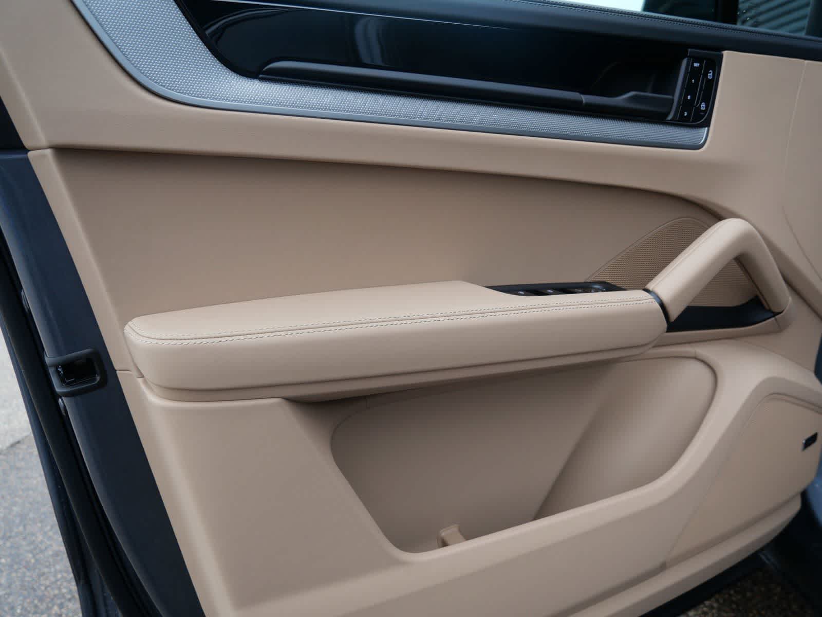 Thumbnail: 2026 Porsche Cayenne - 9