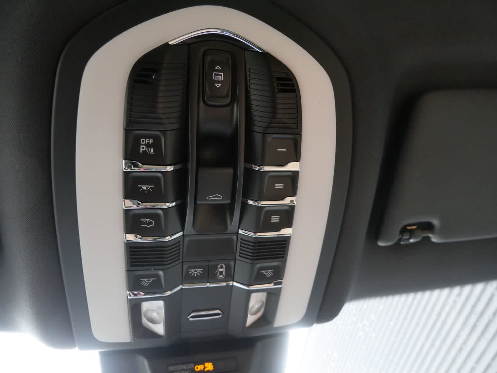 Thumbnail: 2026 Porsche Macan - 21