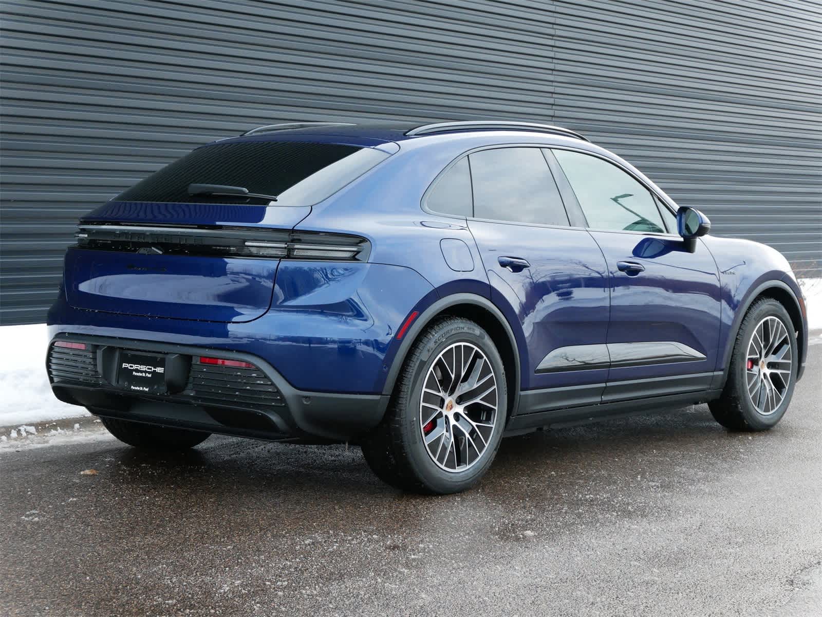 Thumbnail: 2025 Porsche Macan - 24