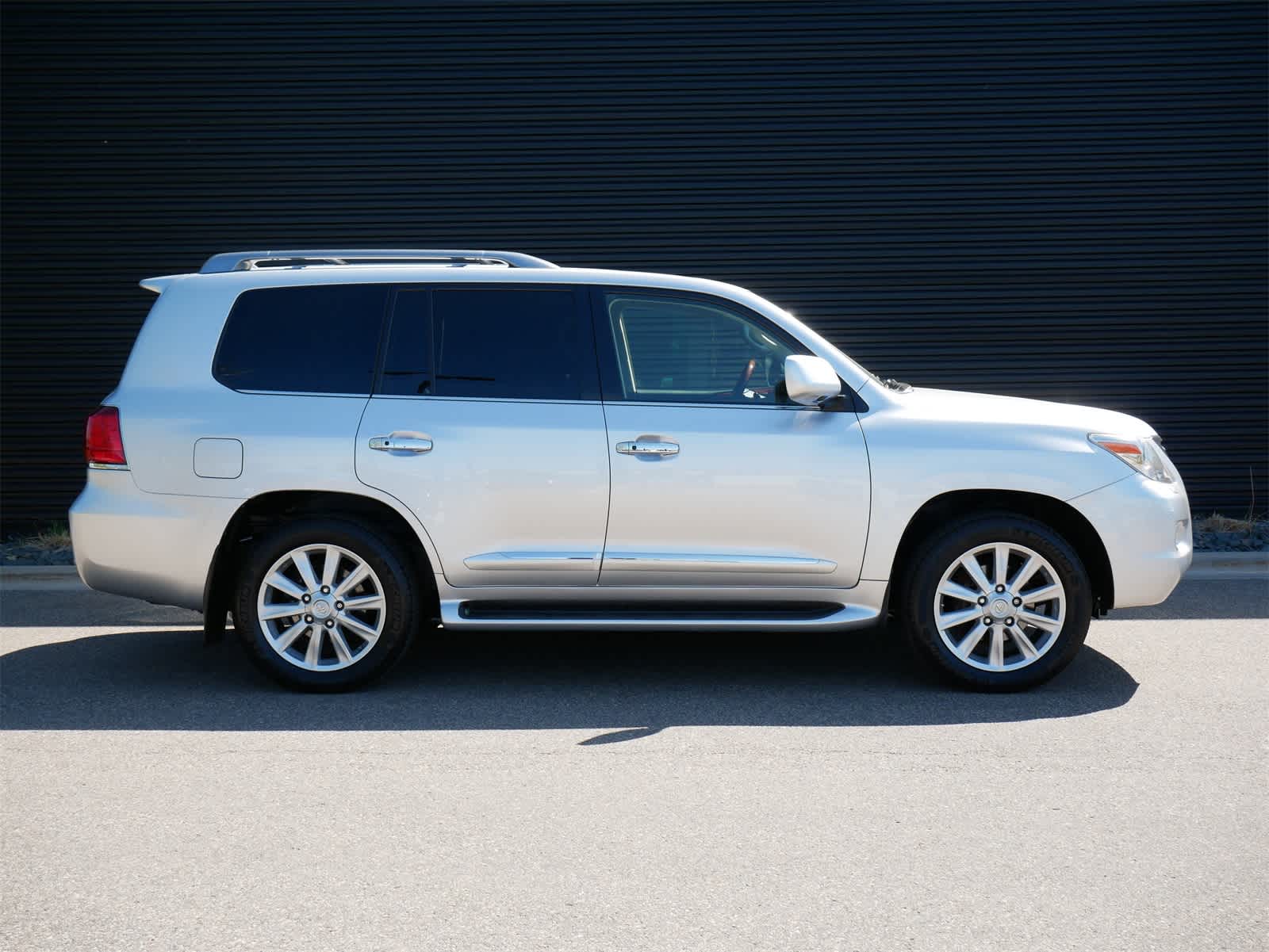 2011 Lexus LX 570 27