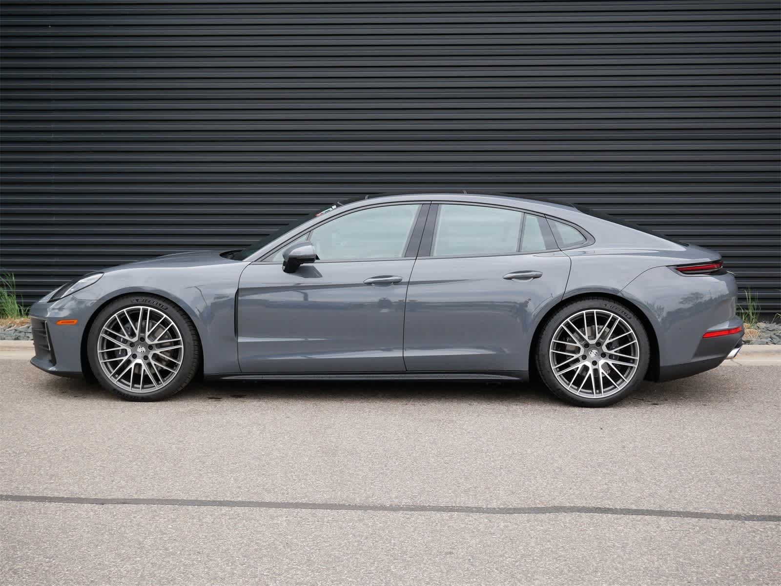 Thumbnail: 2025 Porsche Panamera - 2