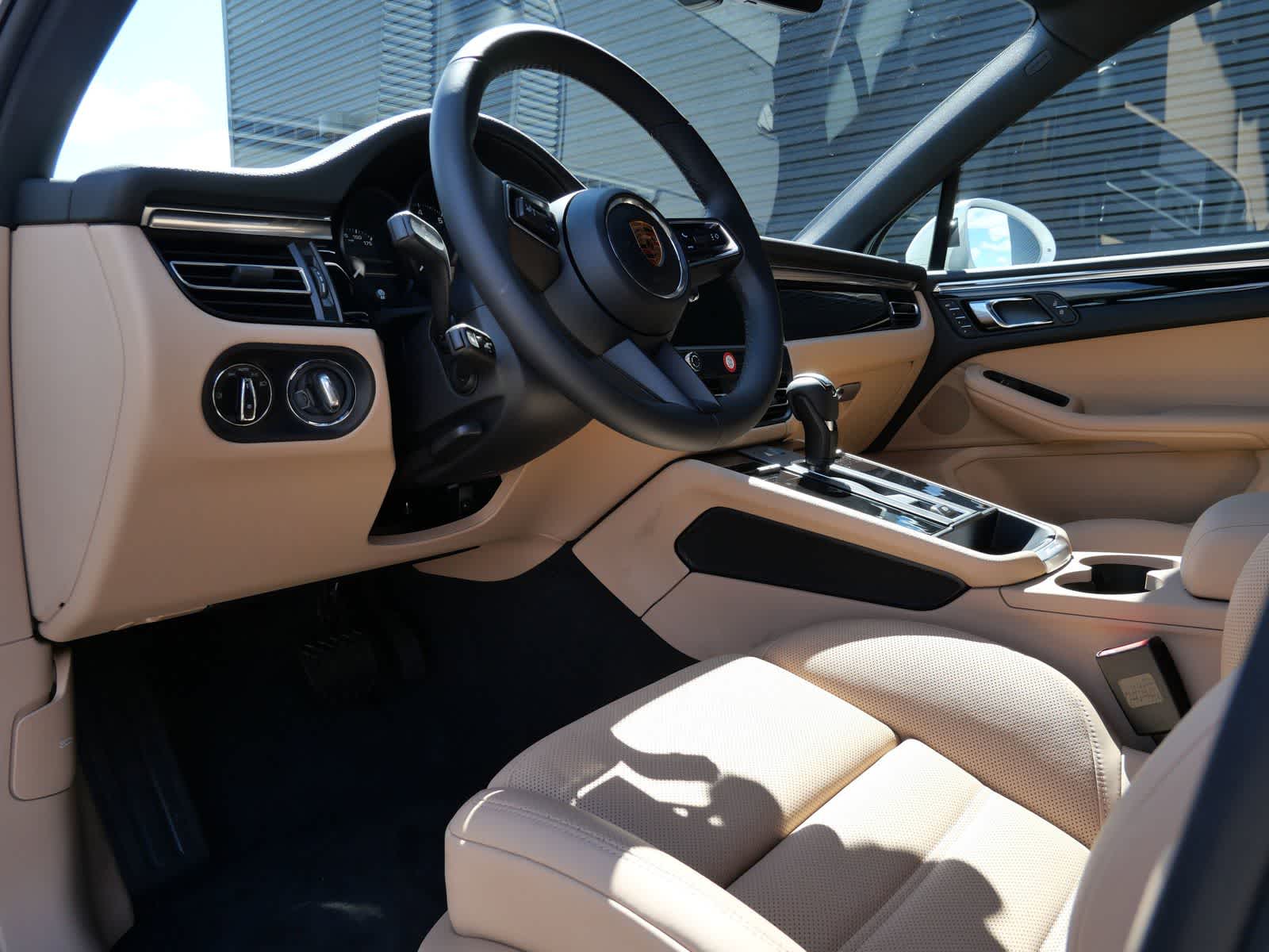 Thumbnail: 2026 Porsche Macan - 4