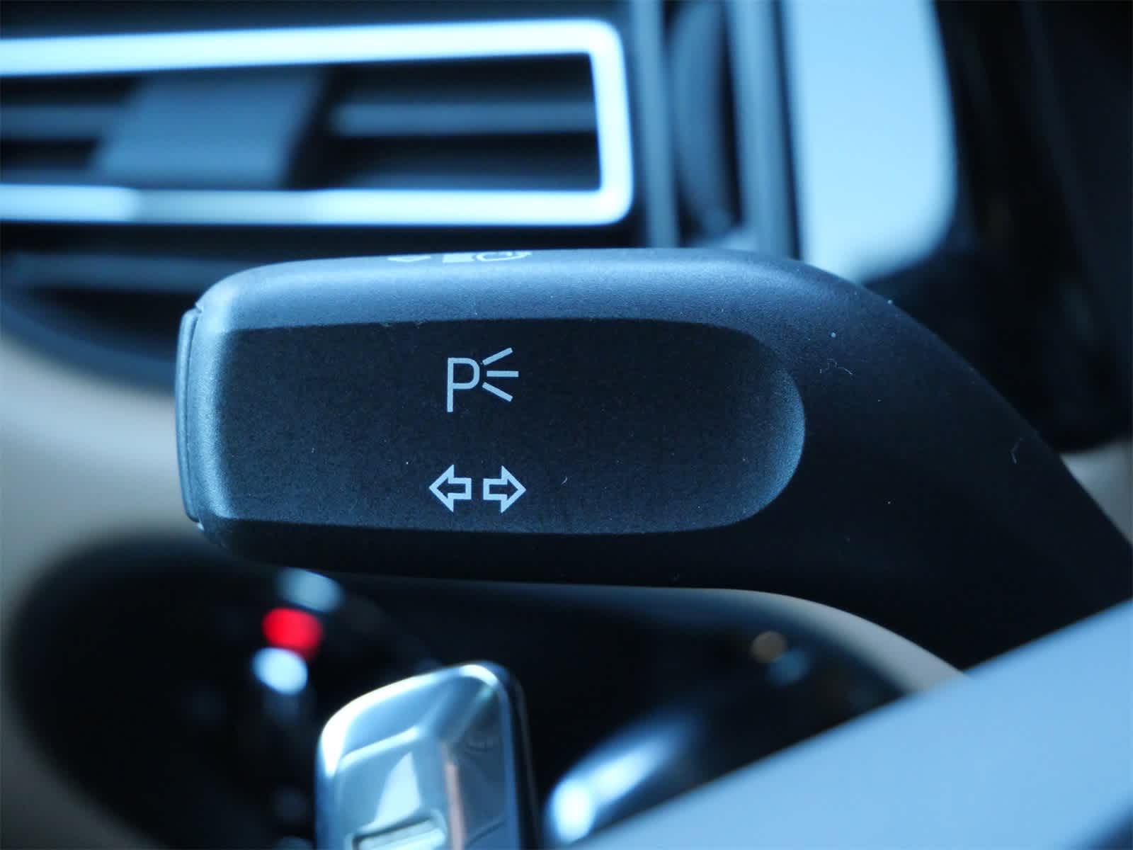 Thumbnail: 2025 Porsche Macan - 24