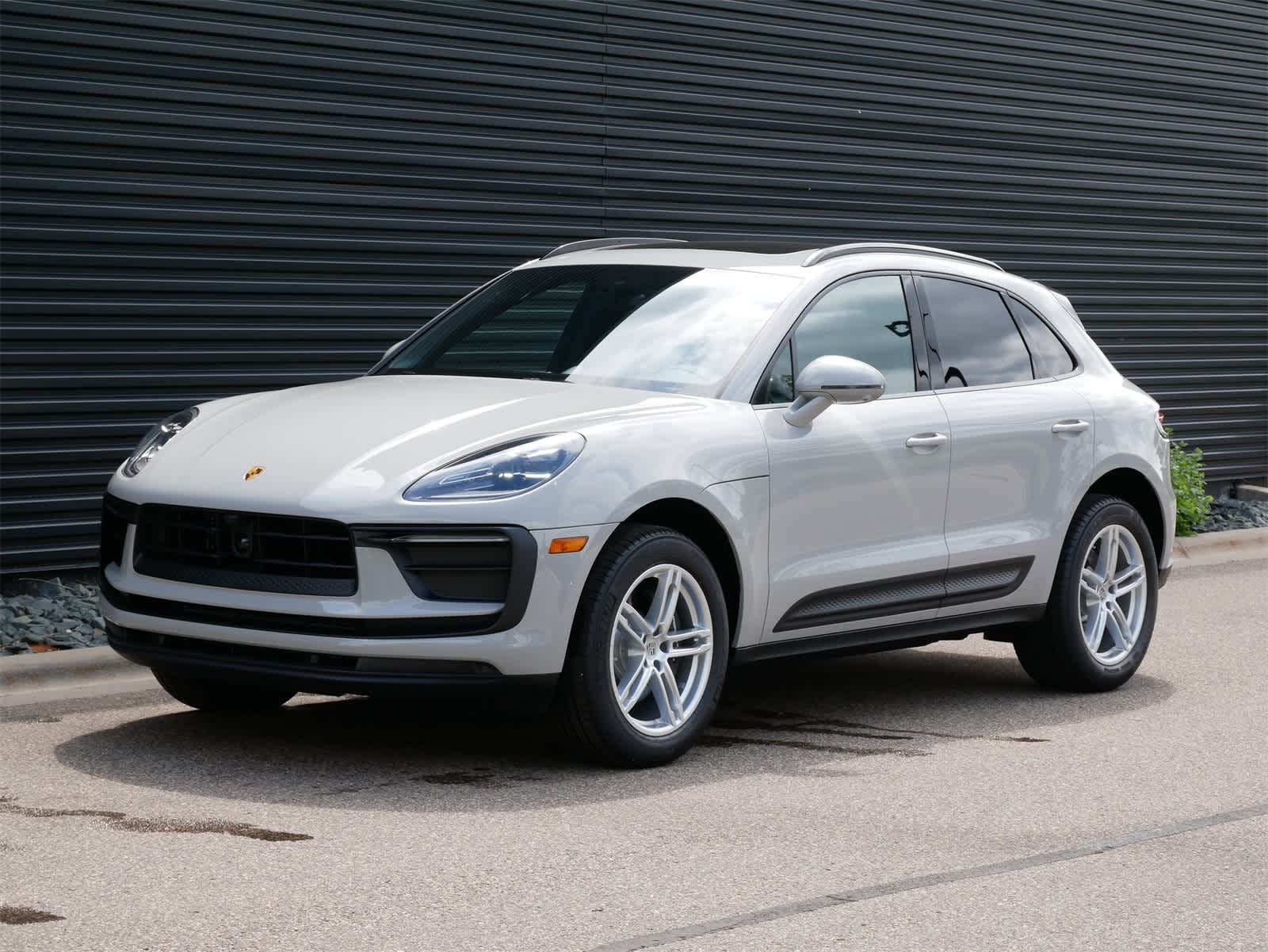 Thumbnail: 2025 Porsche Macan - 1