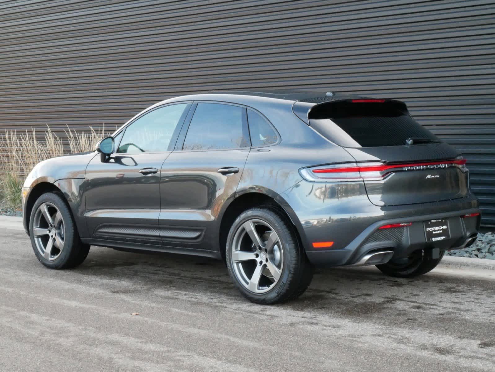 Thumbnail: 2025 Porsche Macan - 3