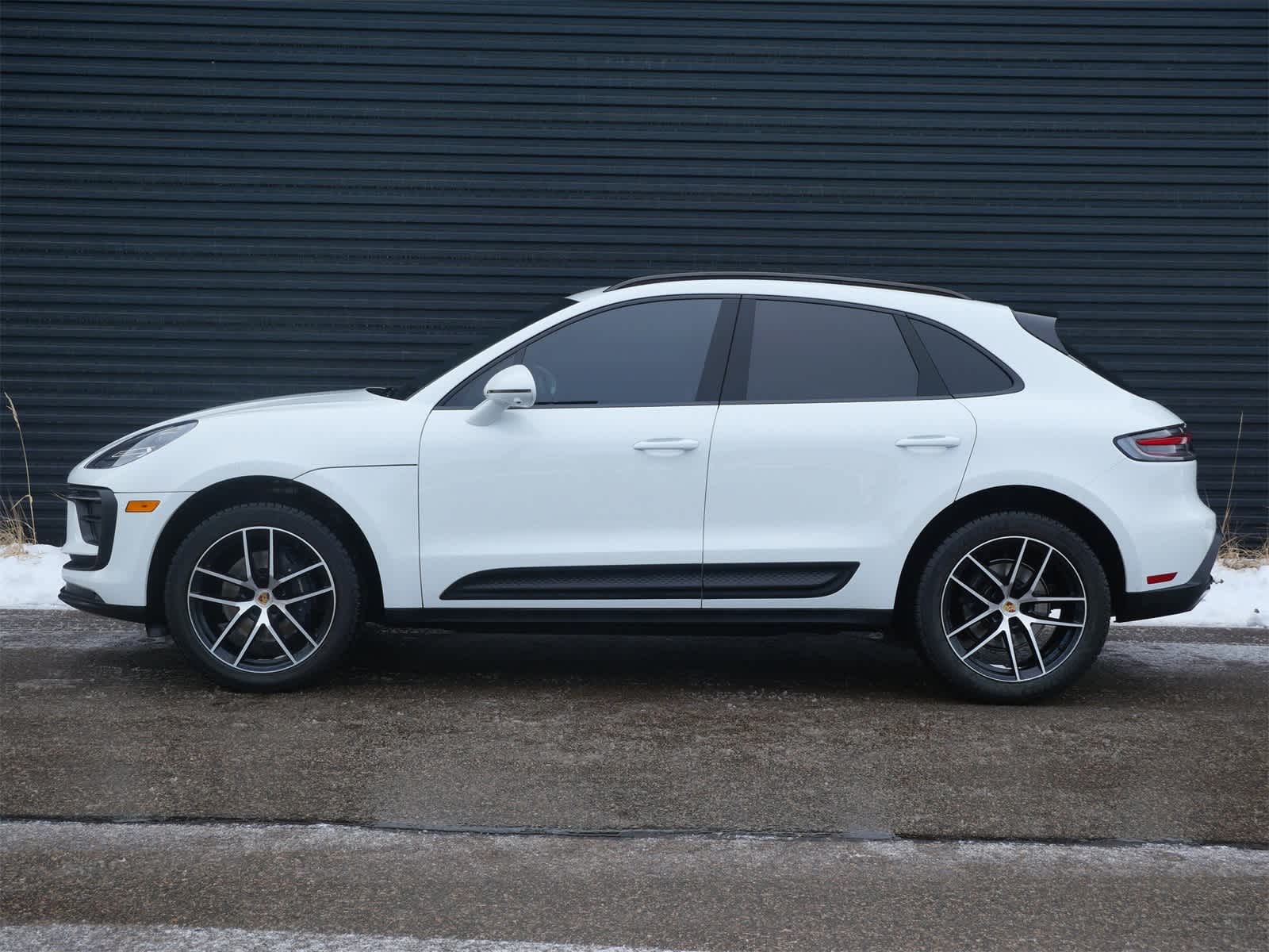 Thumbnail: 2024 Porsche Macan - 2