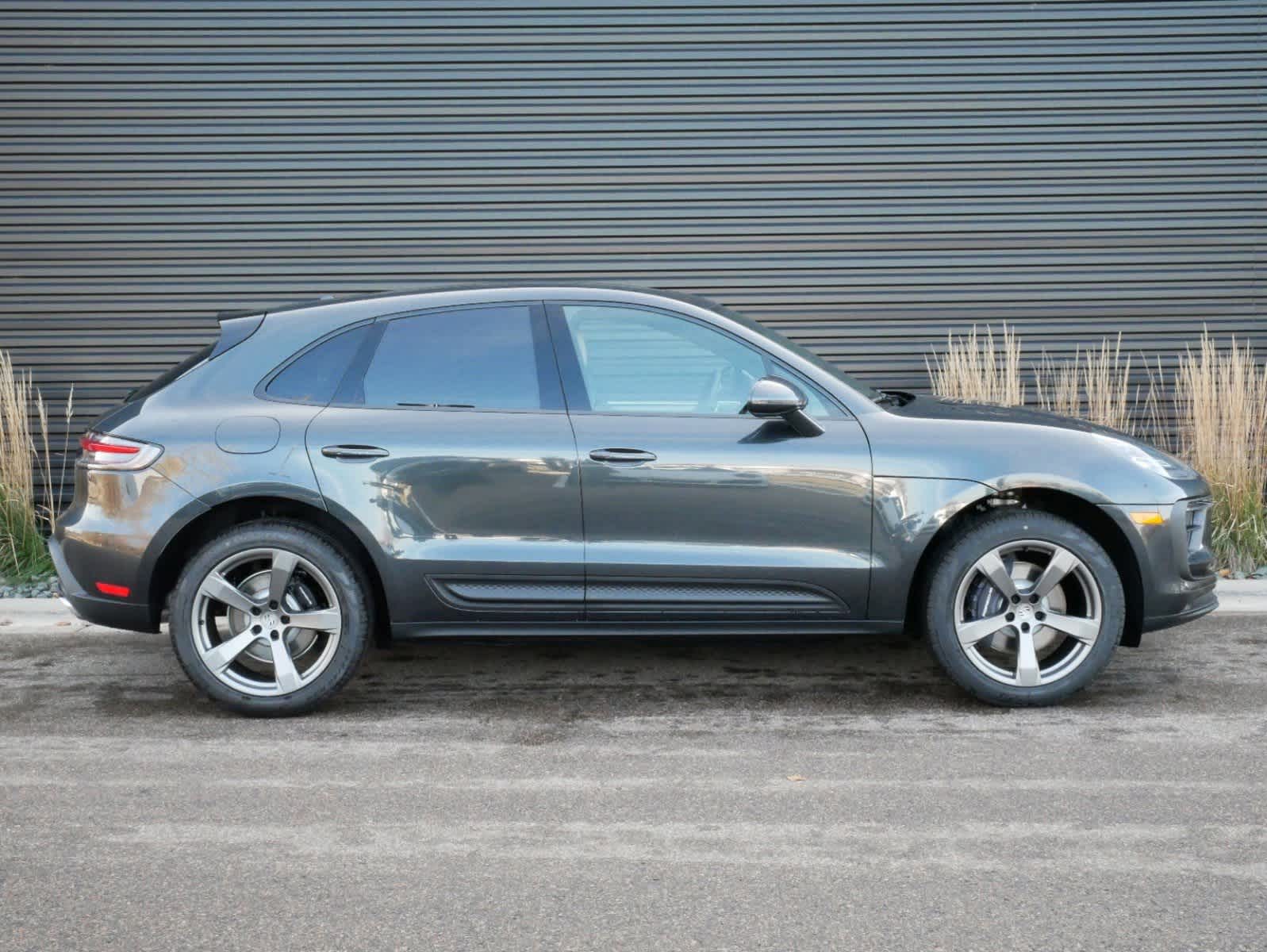 Thumbnail: 2025 Porsche Macan - 27