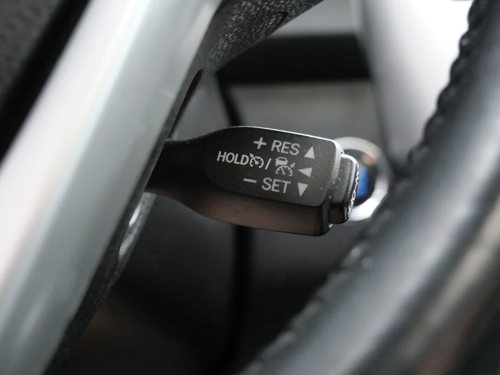 Thumbnail: 2018 Toyota Highlander - 25