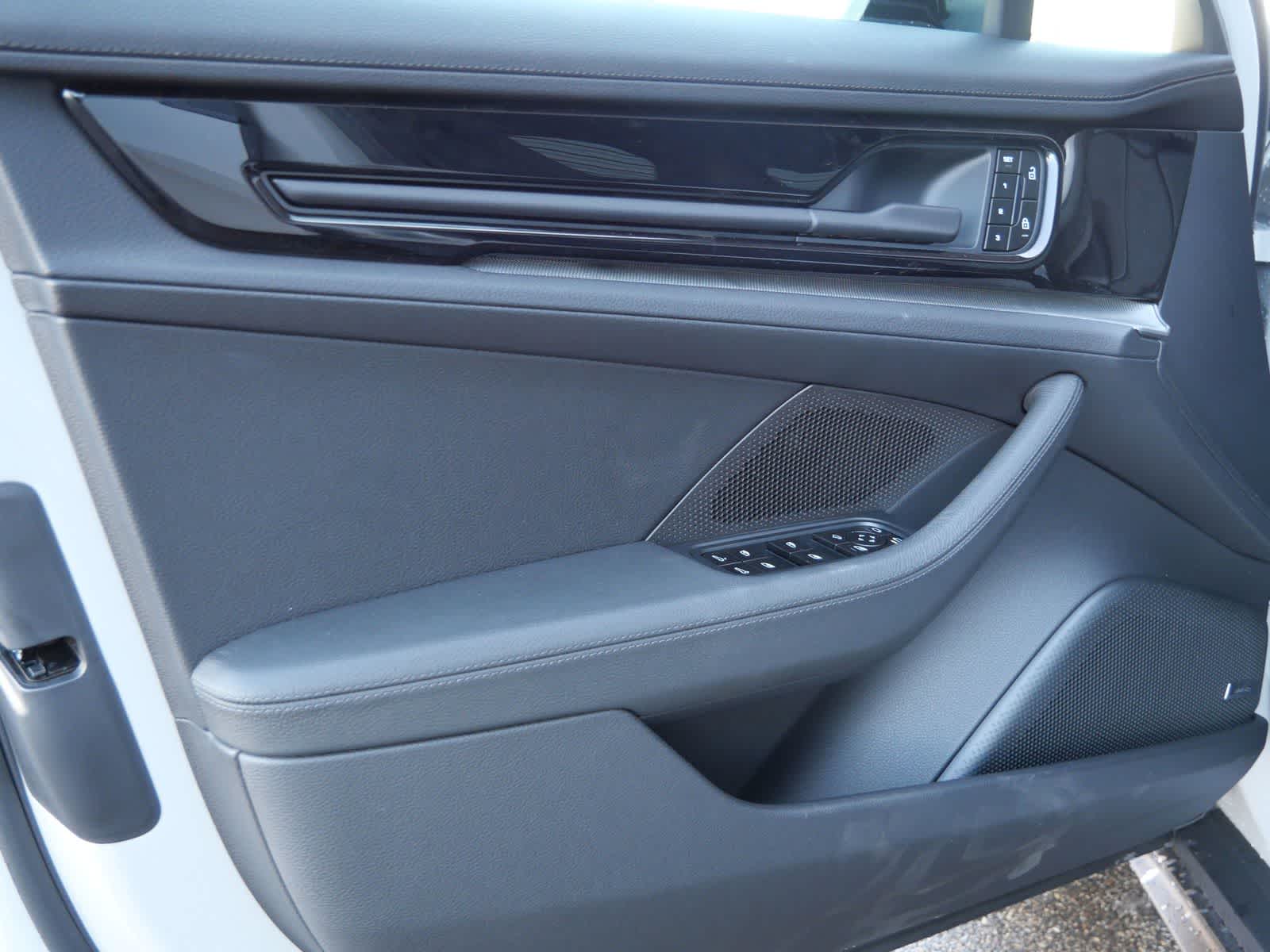 Thumbnail: 2026 Porsche Panamera - 10