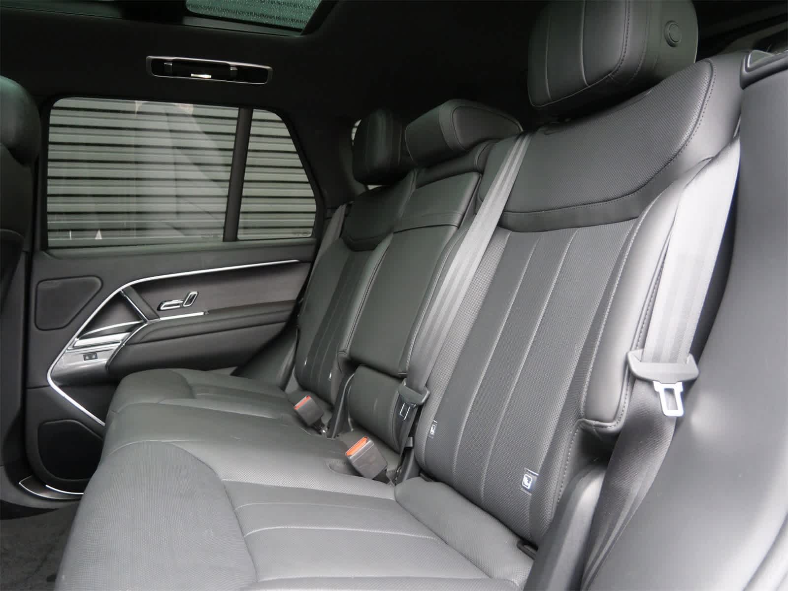 Thumbnail: 2025 Land Rover Range Rover - 10