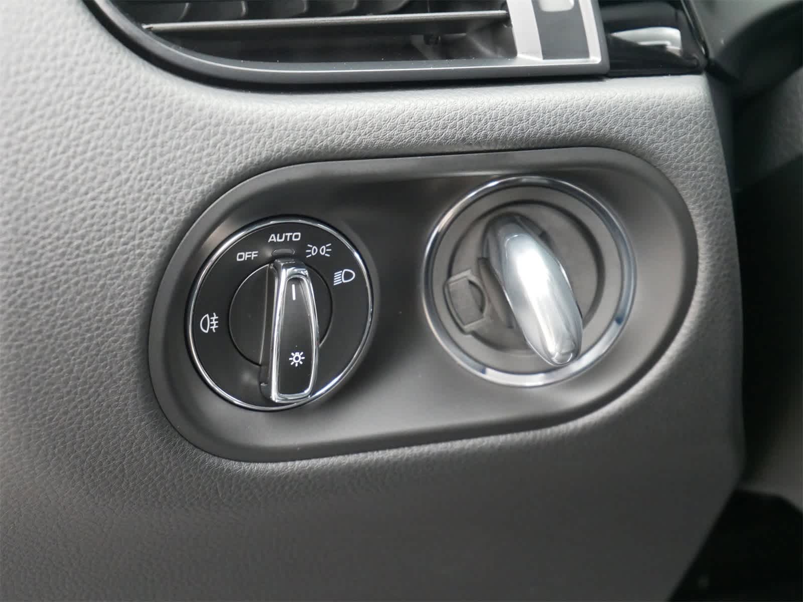 Thumbnail: 2025 Porsche Macan - 13