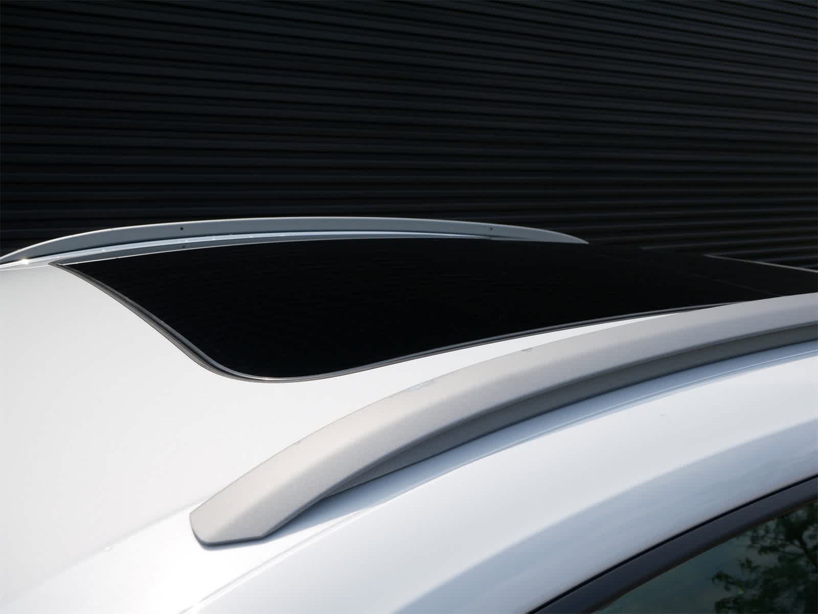 Thumbnail: 2025 Porsche Macan - 25
