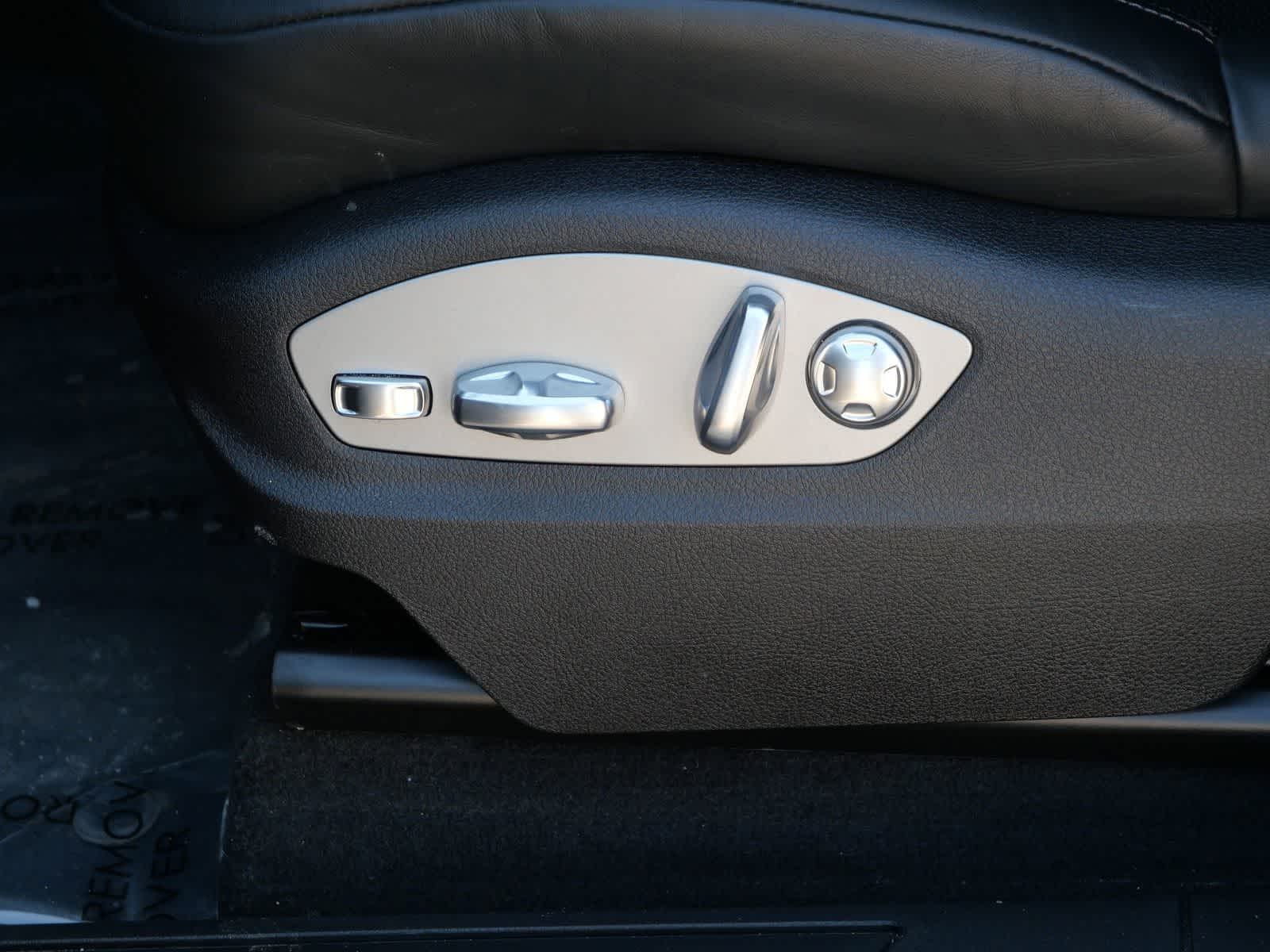 Thumbnail: 2025 Porsche Macan - 10