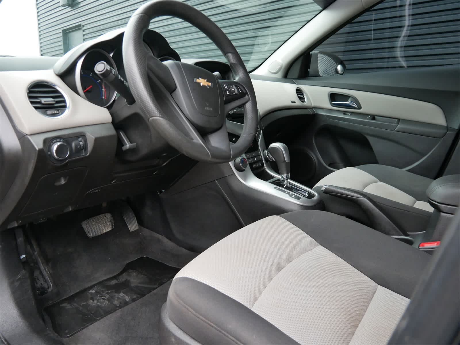 Thumbnail: 2015 Chevrolet Cruze - 4