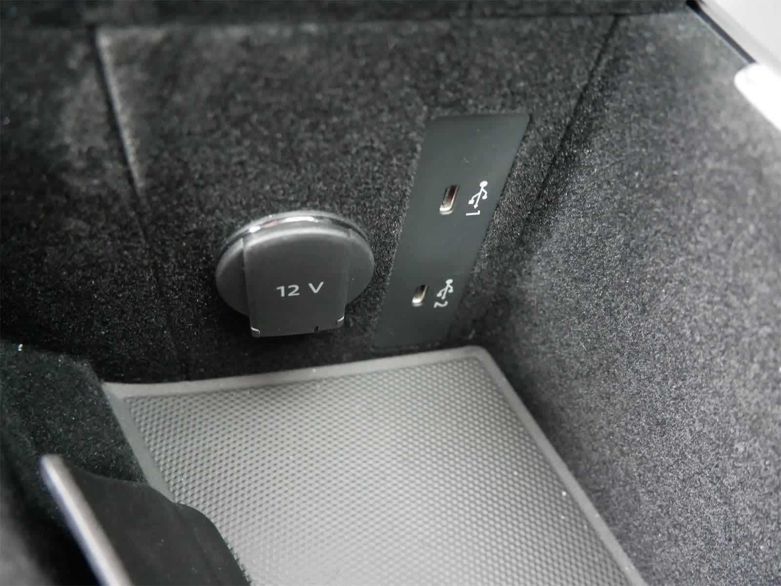 Thumbnail: 2023 Porsche Taycan - 16