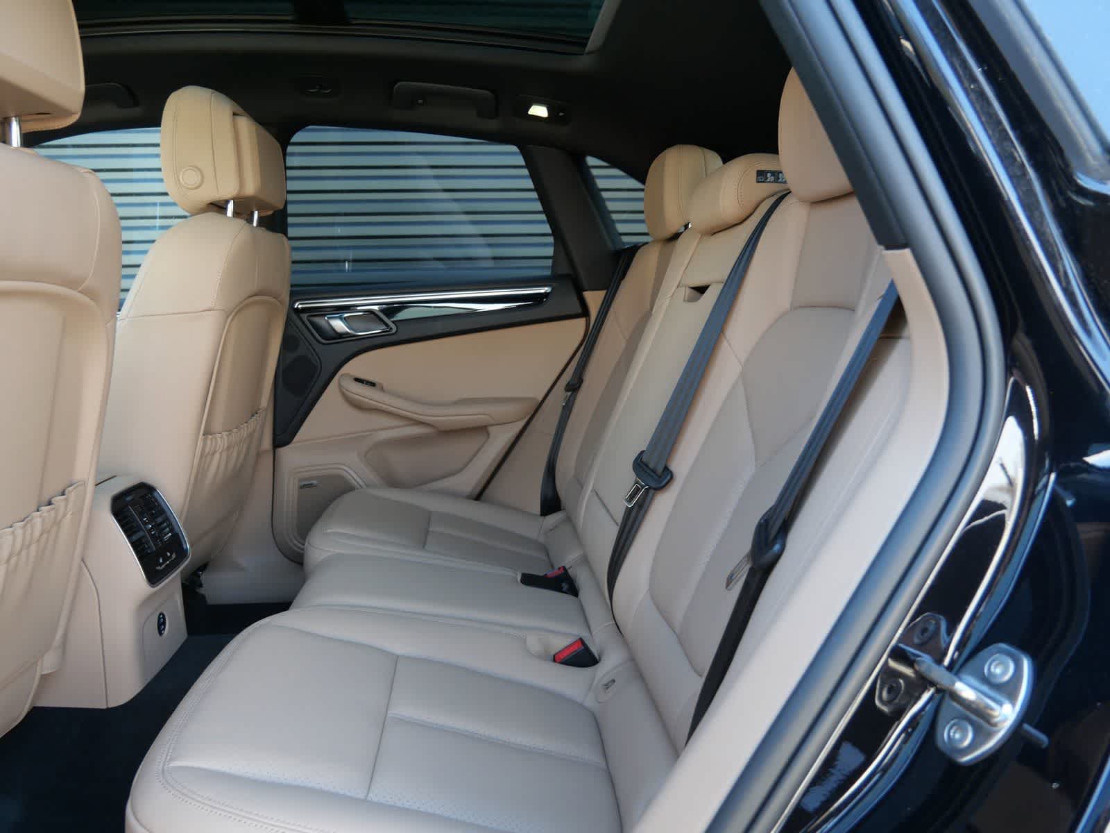 Thumbnail: 2025 Porsche Macan - 10