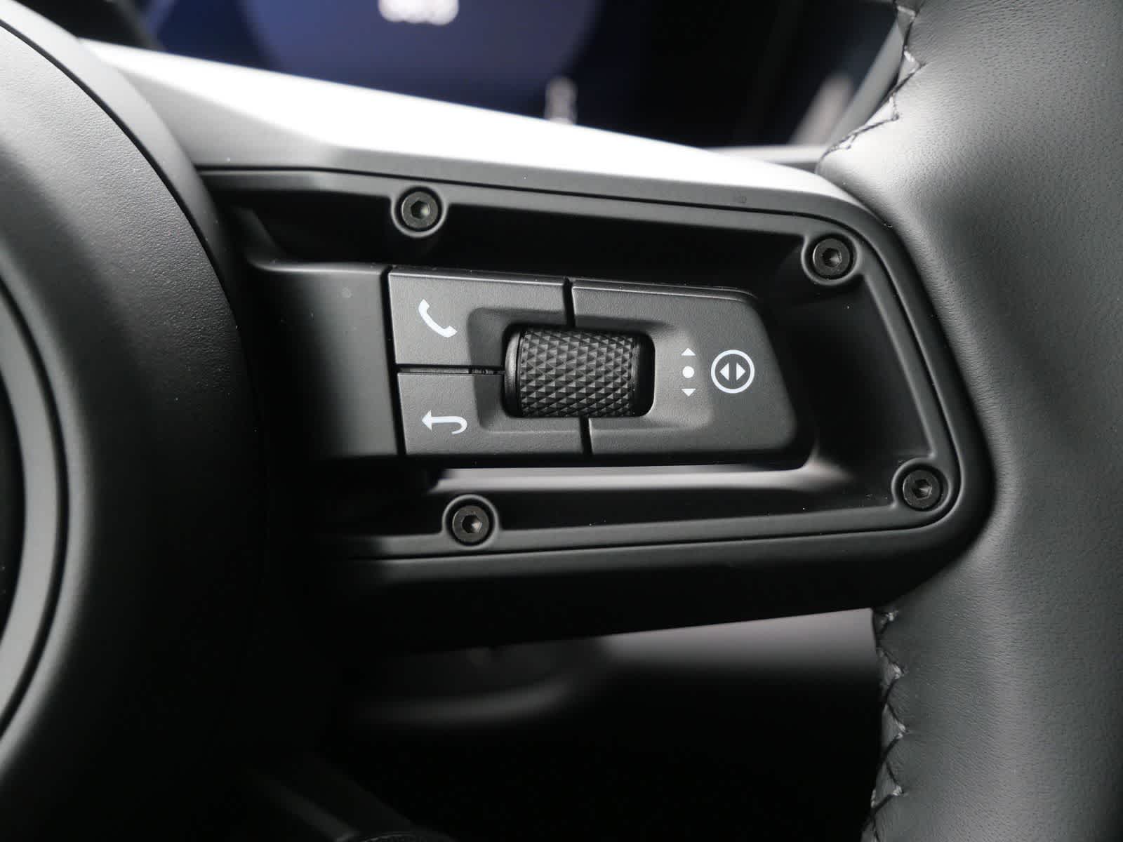 Thumbnail: 2026 Porsche Macan - 20