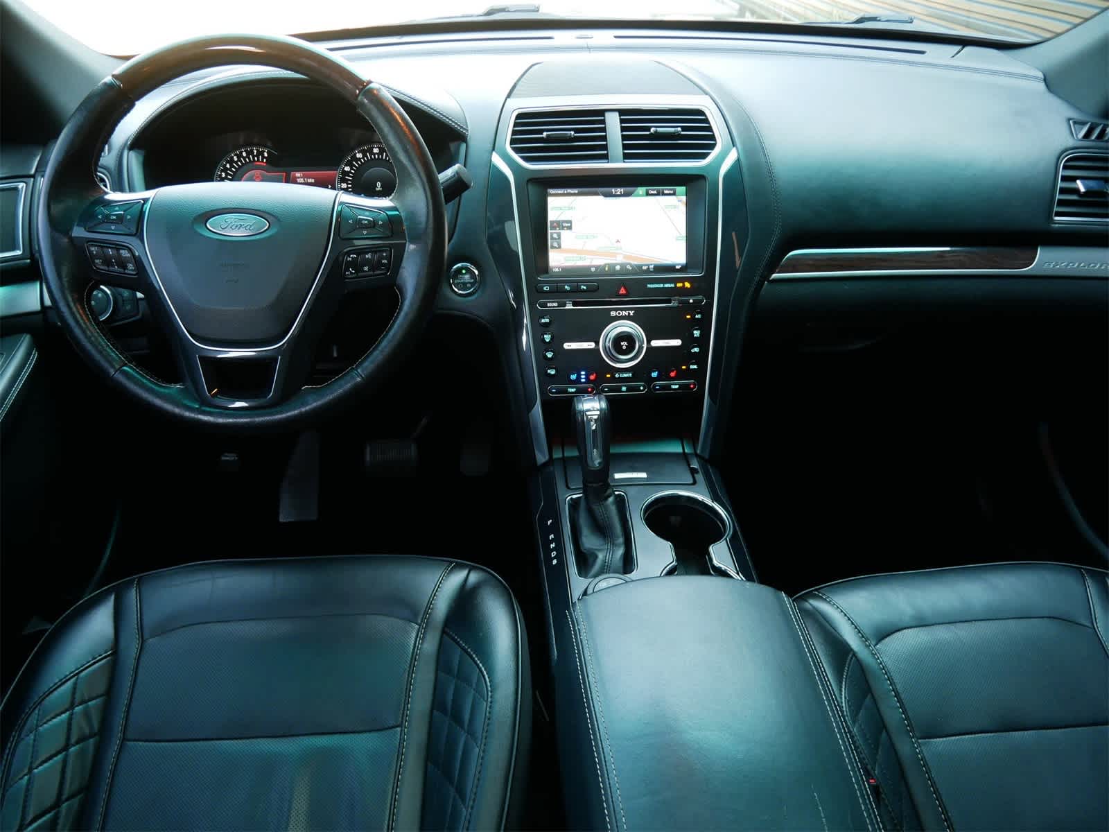 Thumbnail: 2016 Ford Explorer - 8