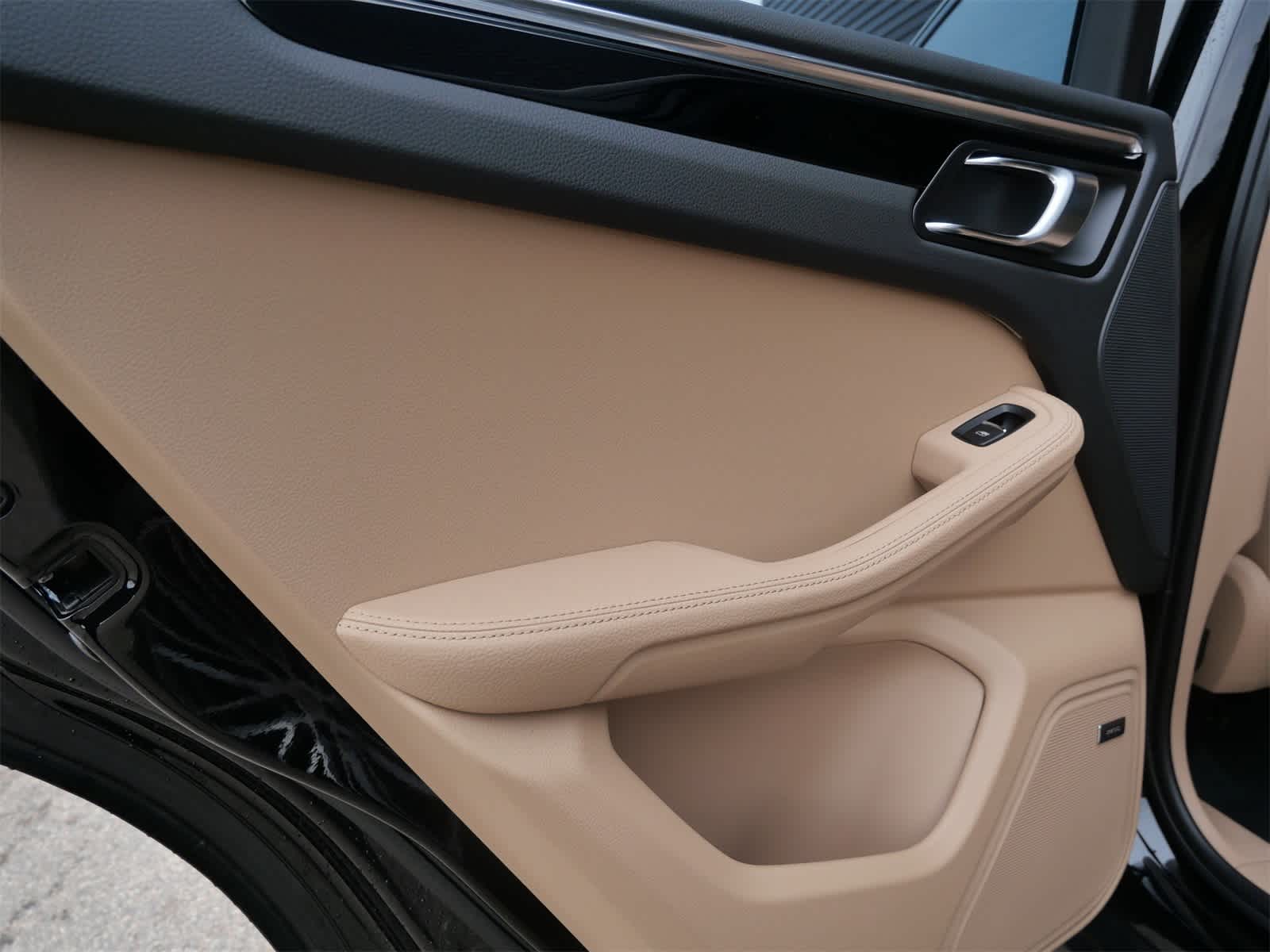 Thumbnail: 2026 Porsche Macan - 11