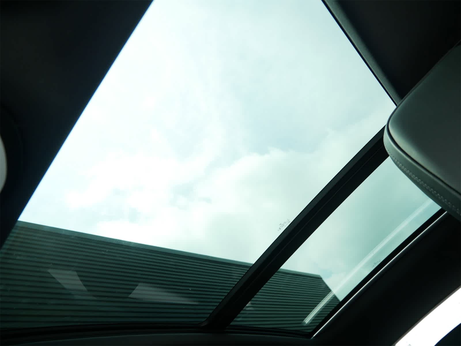 Thumbnail: 2026 Porsche Macan - 16