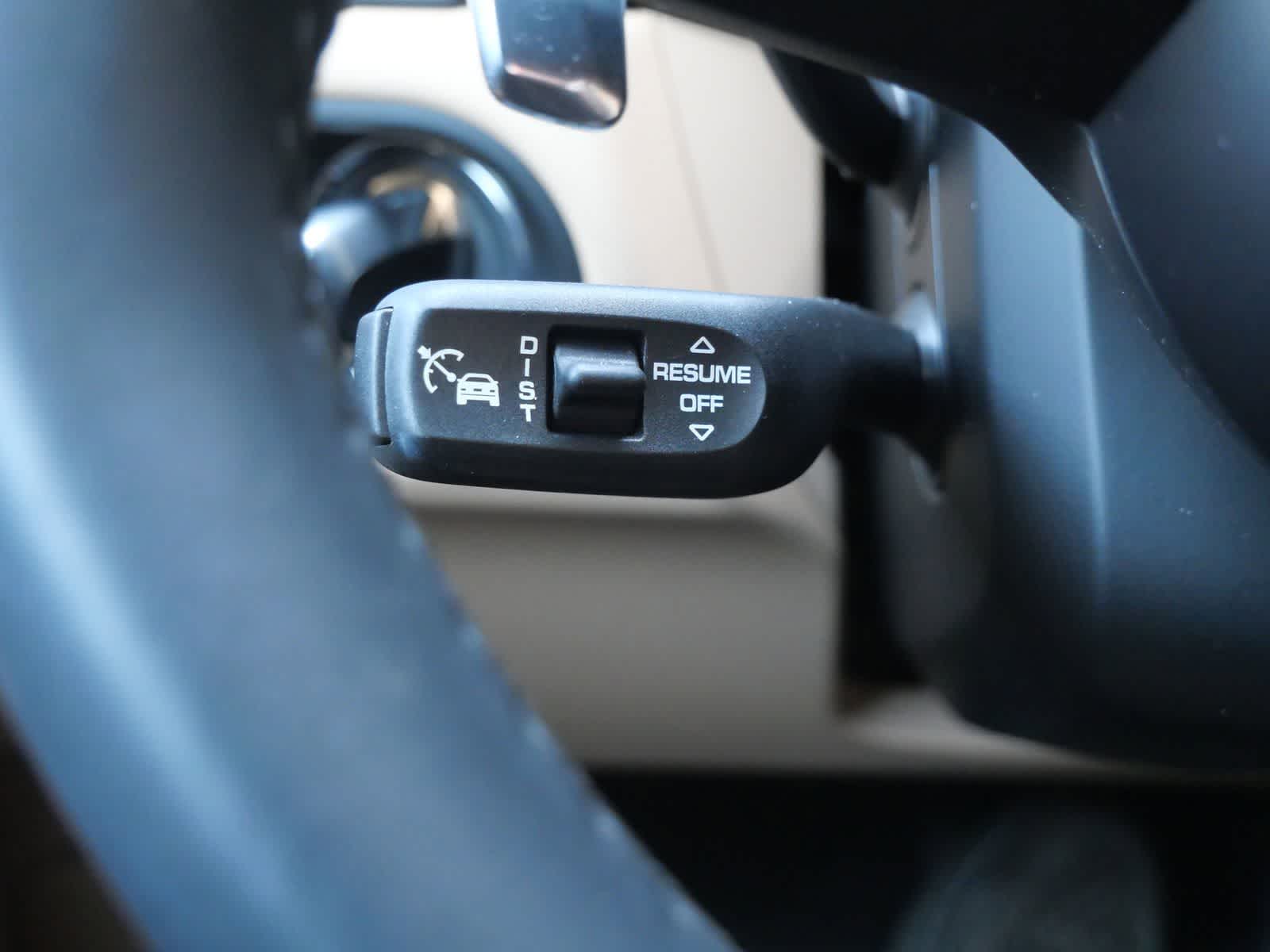 Thumbnail: 2025 Porsche Macan - 23