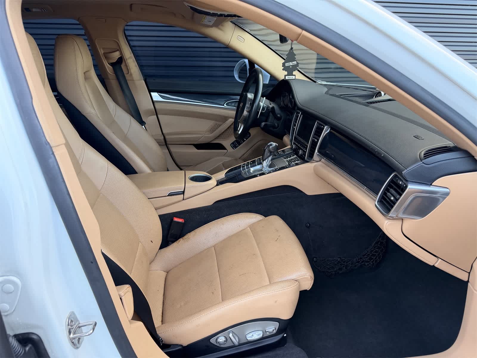 Thumbnail: 2016 Porsche Panamera - 23