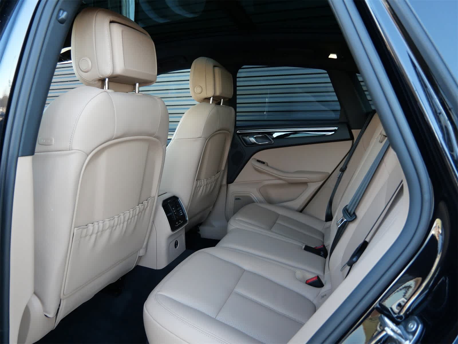 Thumbnail: 2025 Porsche Macan - 11