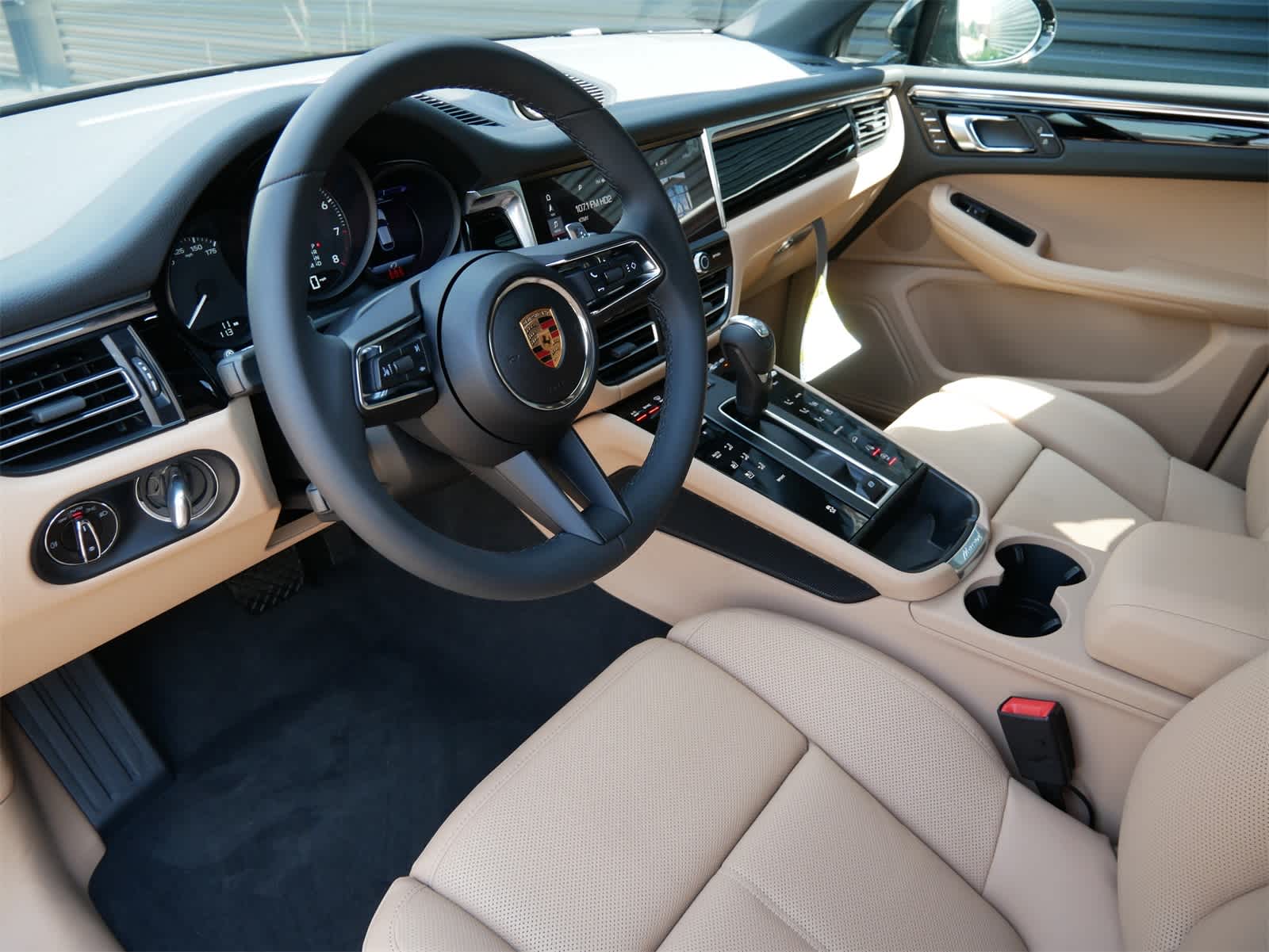 Thumbnail: 2025 Porsche Macan - 4