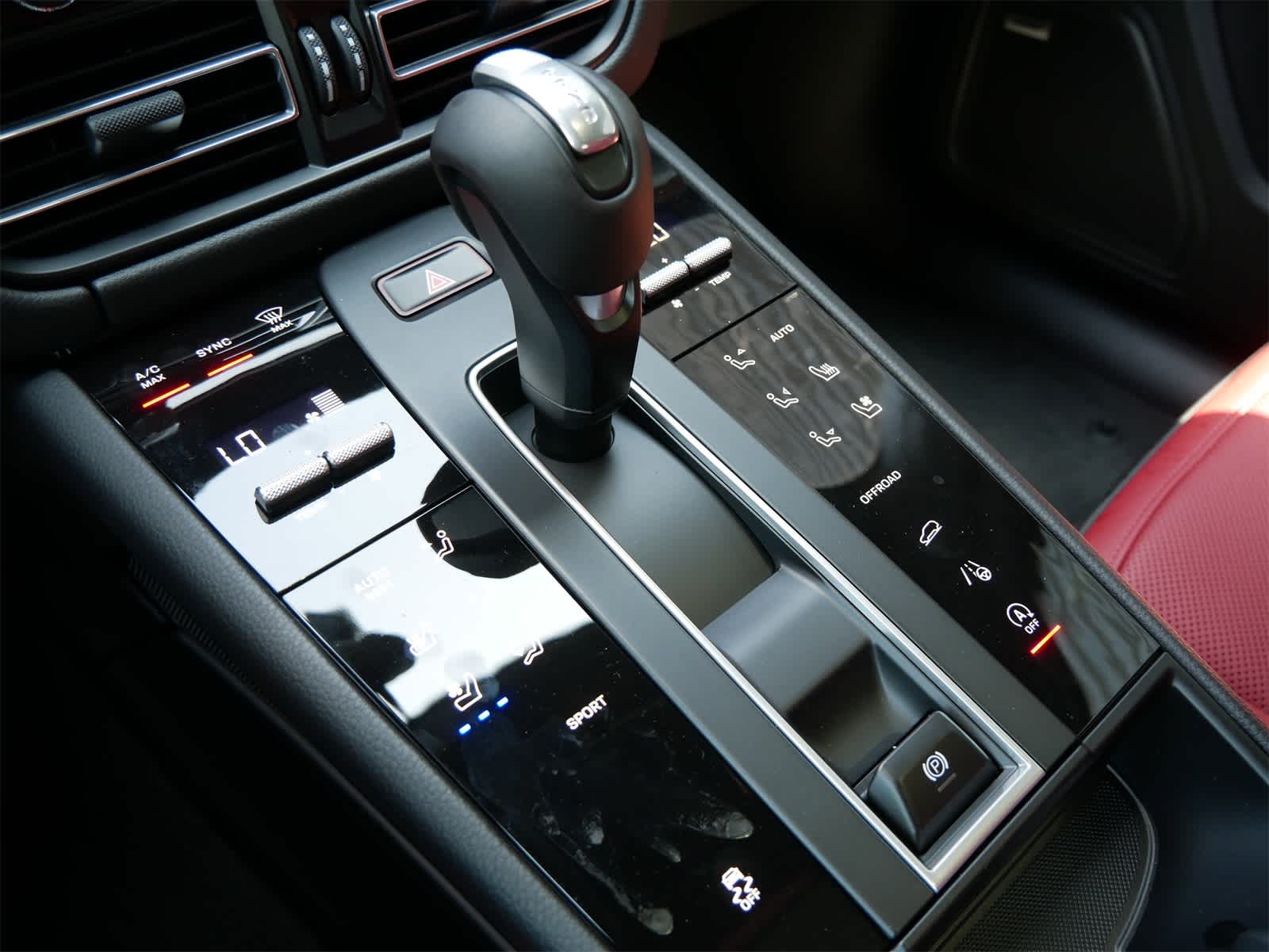 Thumbnail: 2025 Porsche Macan - 15