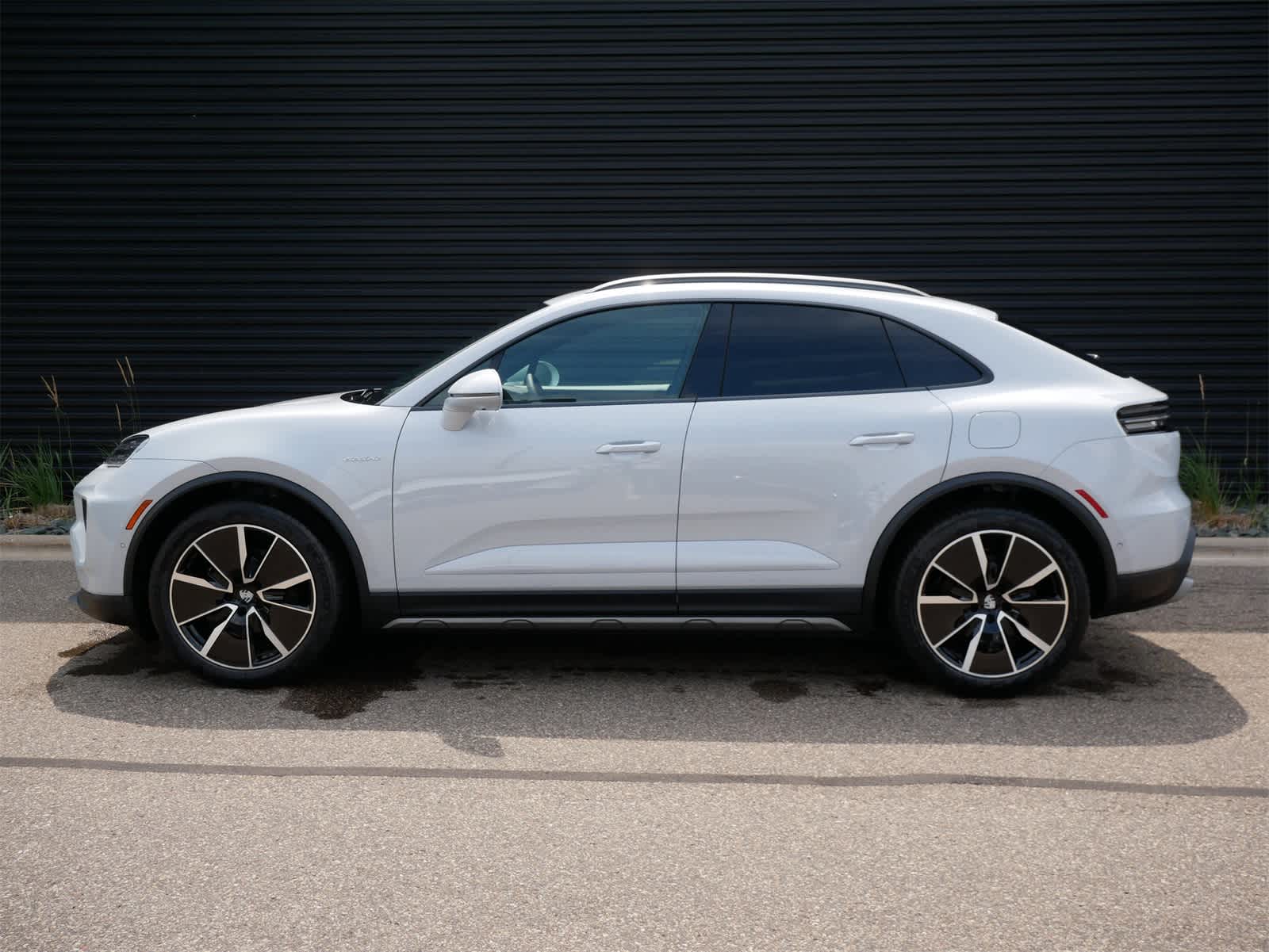 Thumbnail: 2025 Porsche Macan - 2