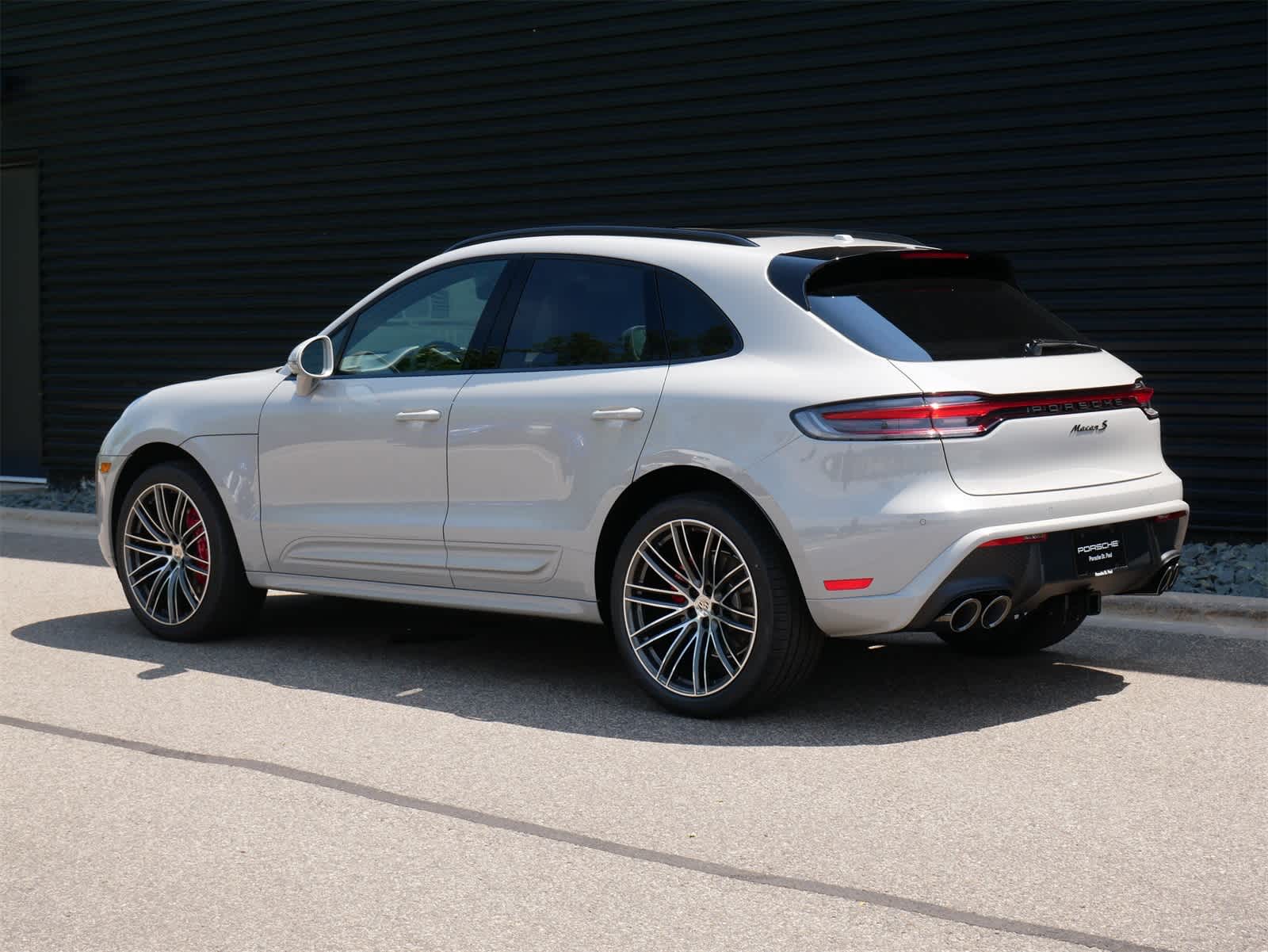 Thumbnail: 2025 Porsche Macan - 3