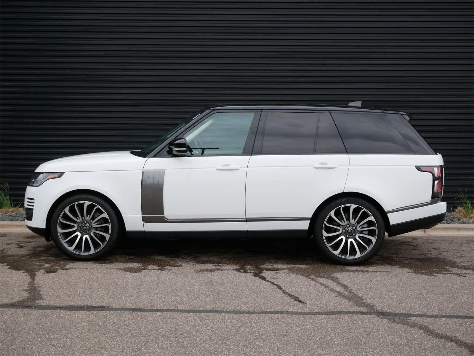 Thumbnail: 2021 Land Rover Range Rover - 2
