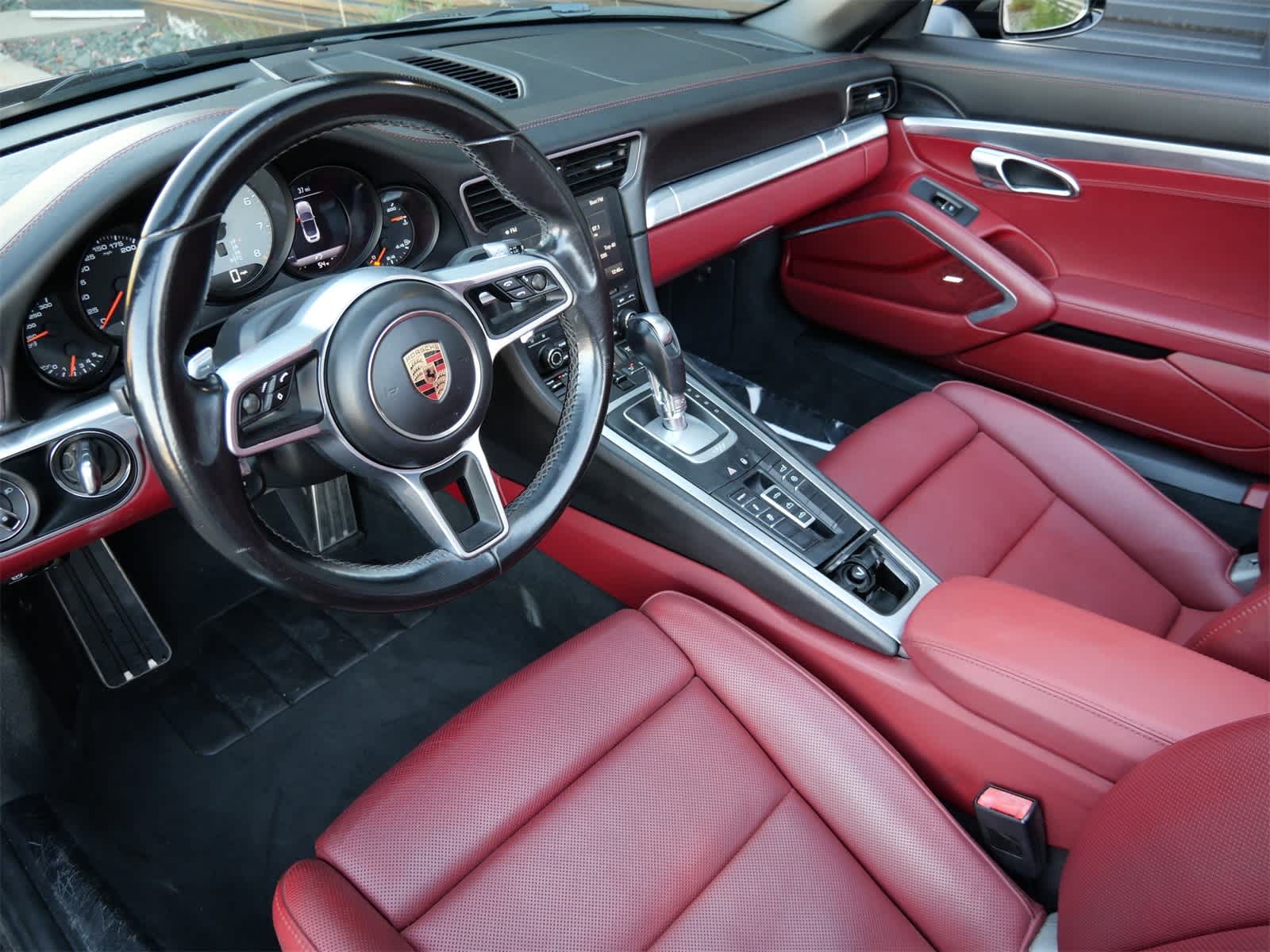 Thumbnail: 2017 Porsche 911 - 4