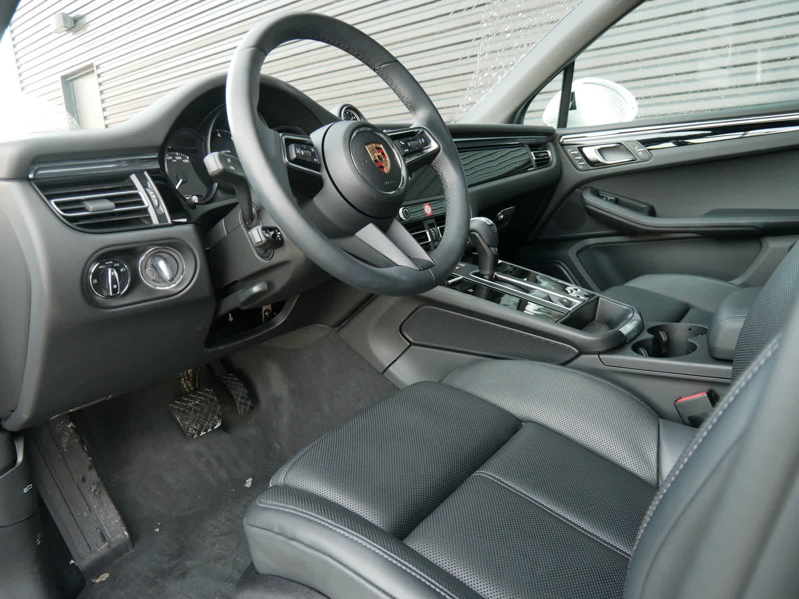 Thumbnail: 2025 Porsche Macan - 4