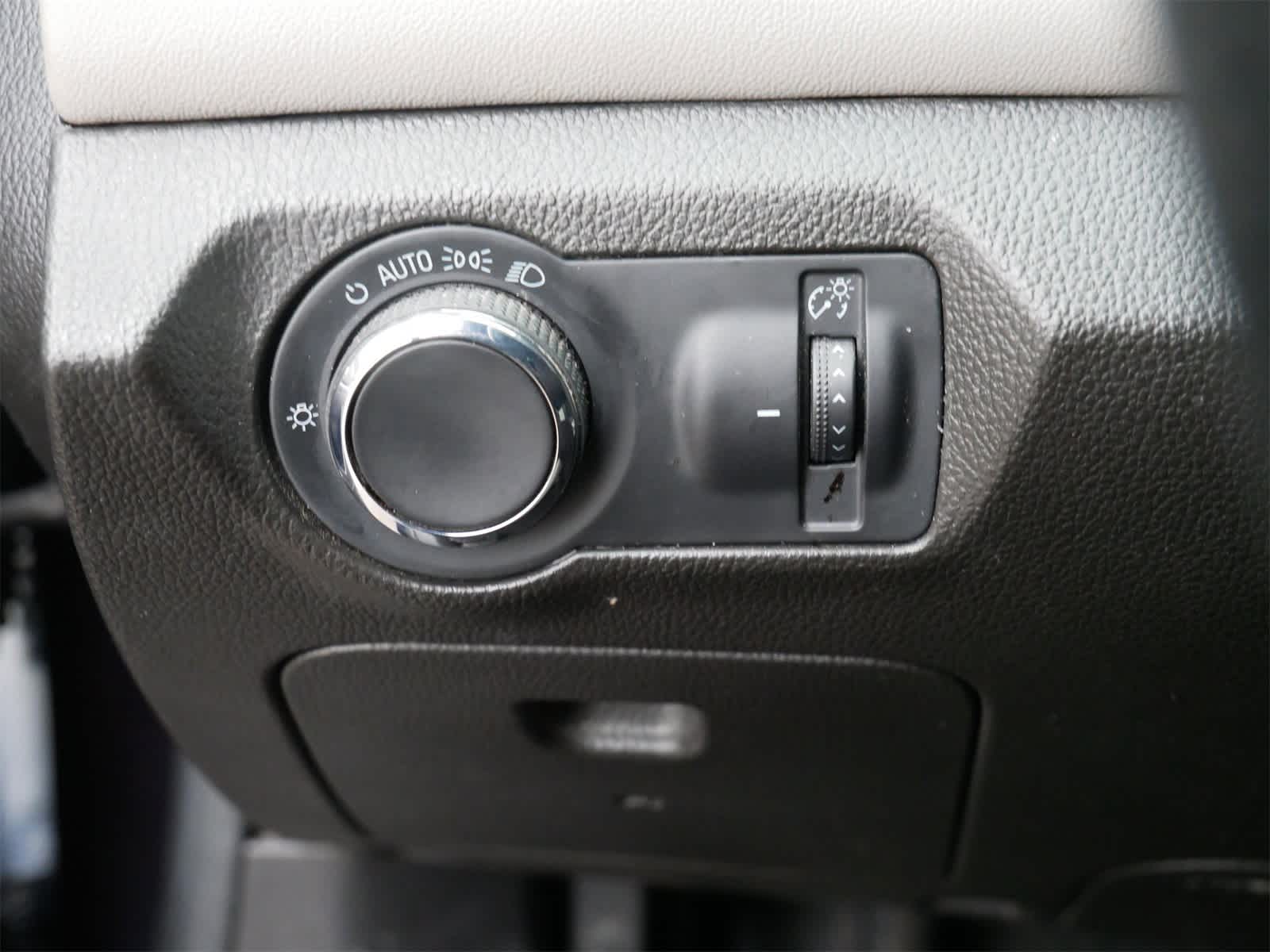 Thumbnail: 2015 Chevrolet Cruze - 14