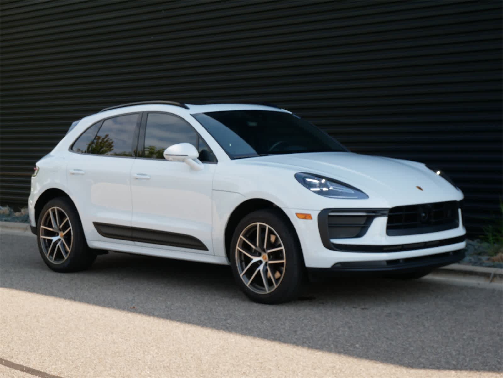 Thumbnail: 2023 Porsche Macan - 27