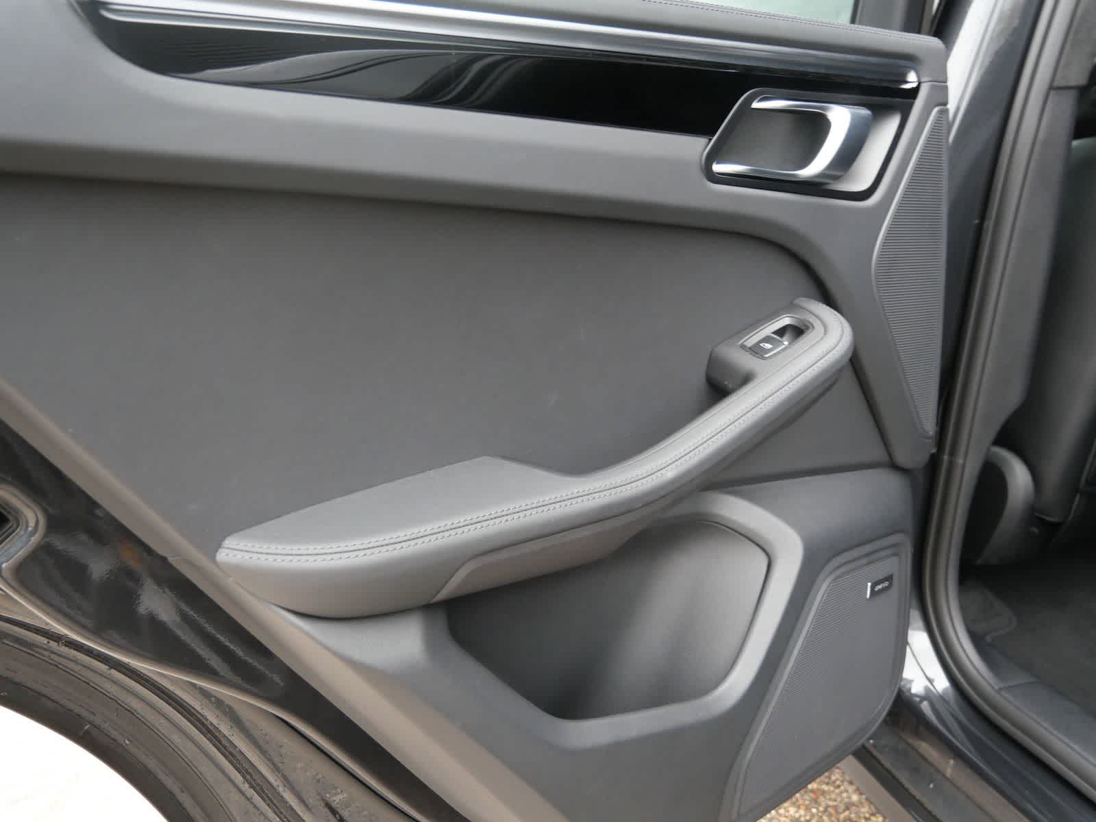 Thumbnail: 2023 Porsche Macan - 11