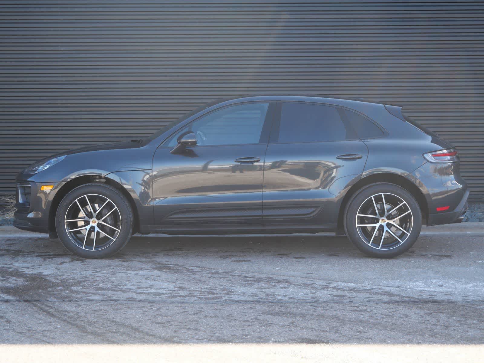 Thumbnail: 2023 Porsche Macan - 2