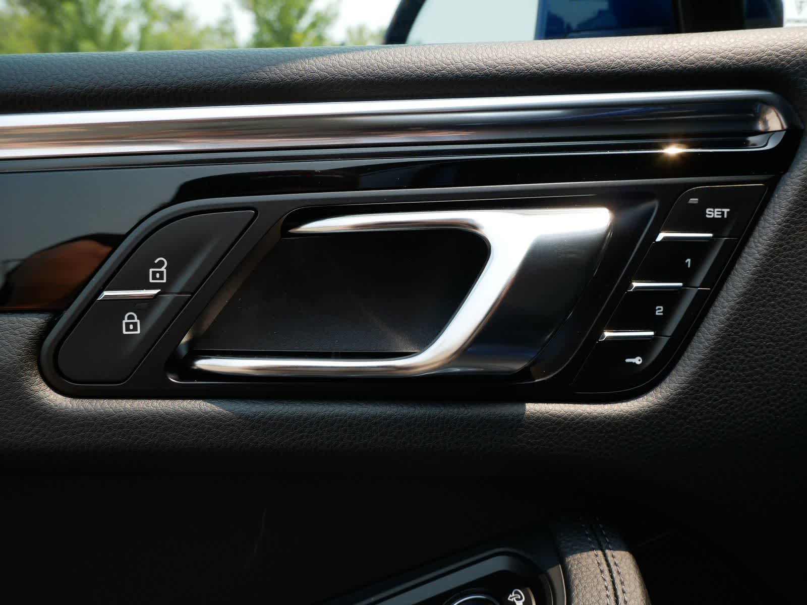 Thumbnail: 2025 Porsche Macan - 13