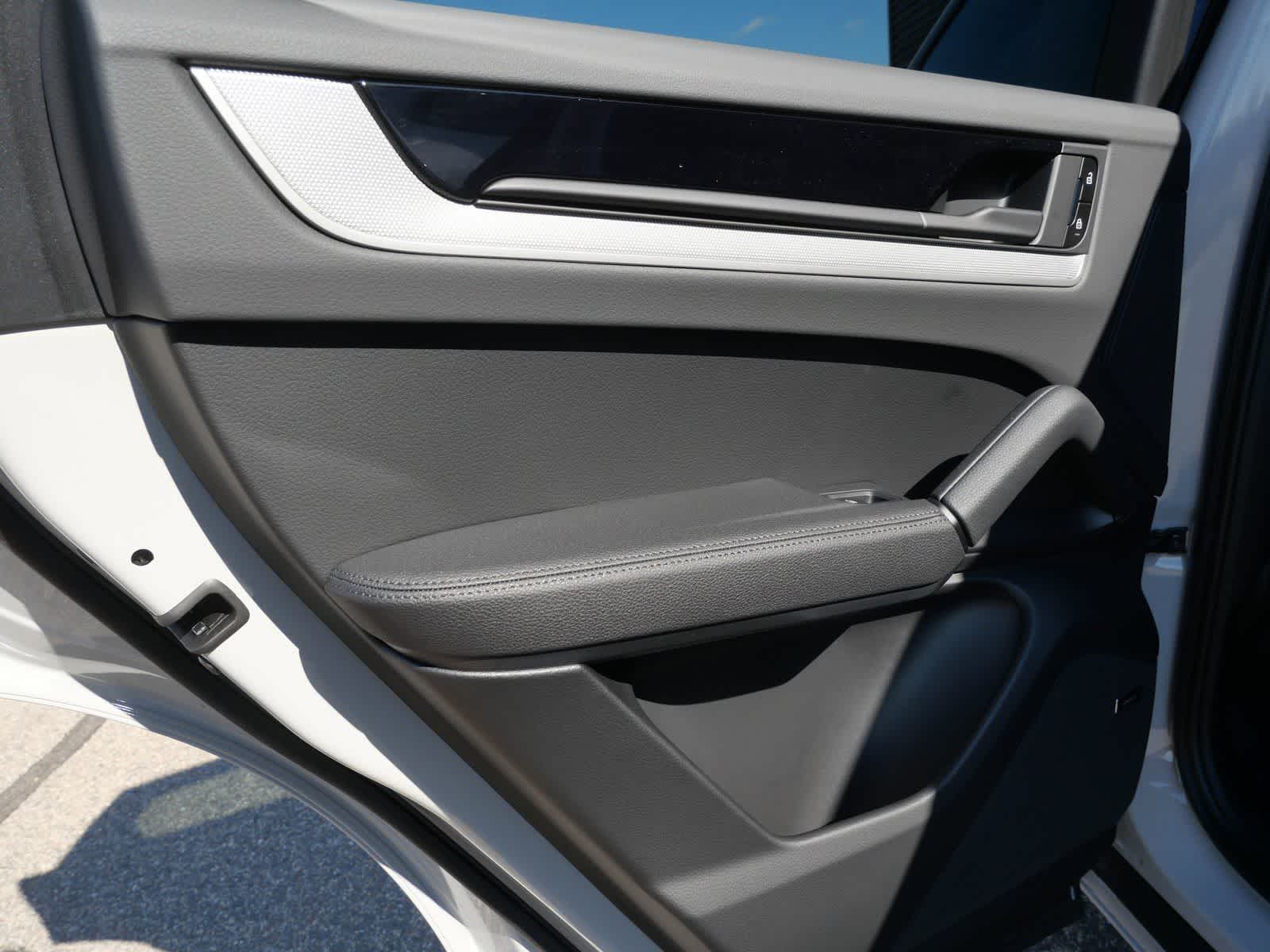 Thumbnail: 2026 Porsche Cayenne - 12