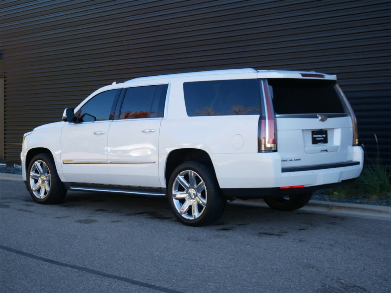 Thumbnail: 2016 Cadillac Escalade - 3