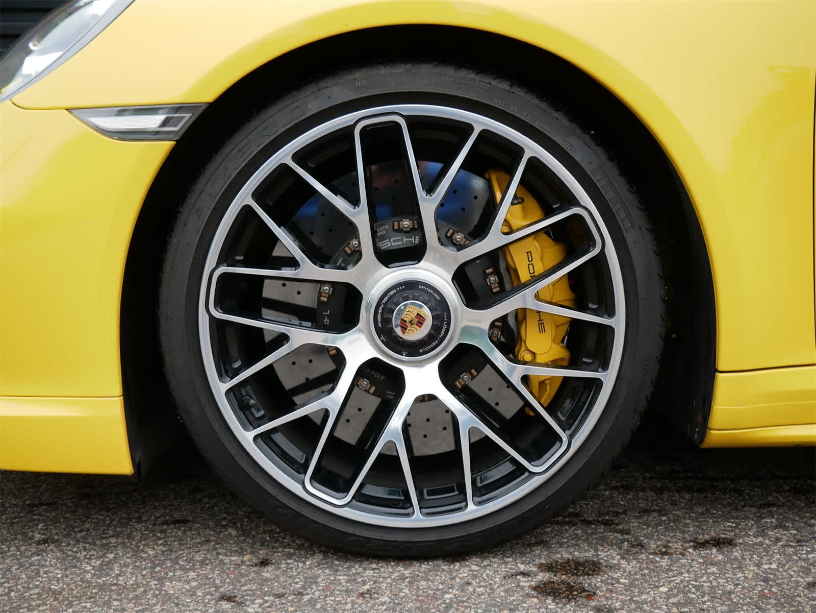 2015 Porsche 911 Turbo S 29