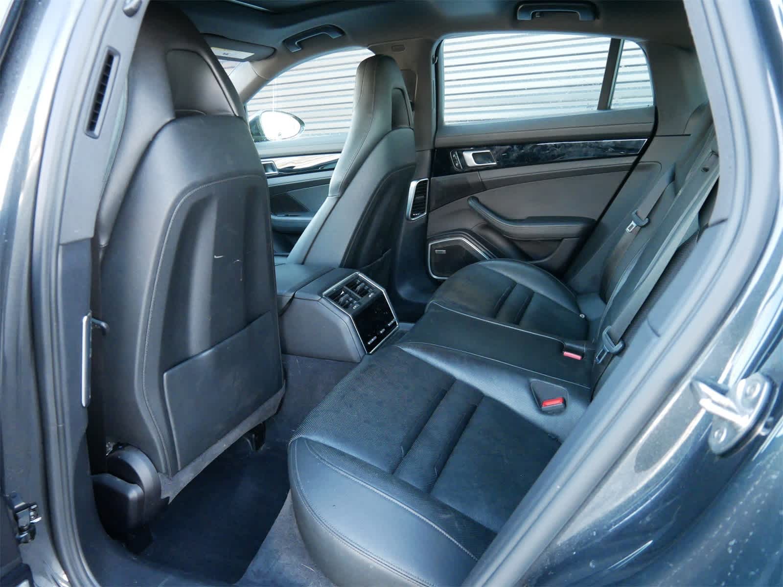 Thumbnail: 2020 Porsche Panamera - 11