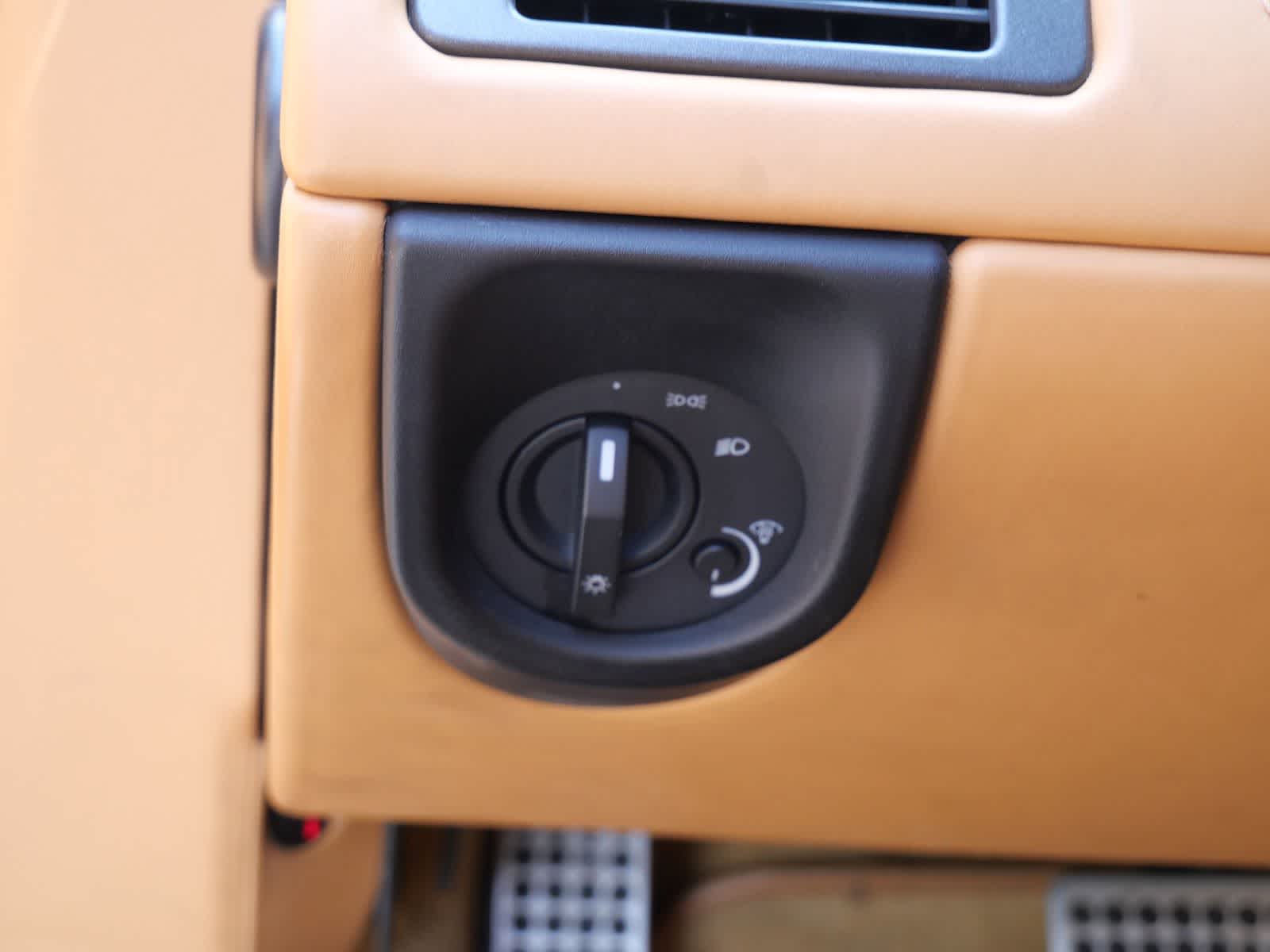 Thumbnail: 2012 Aston Martin Vantage - 11