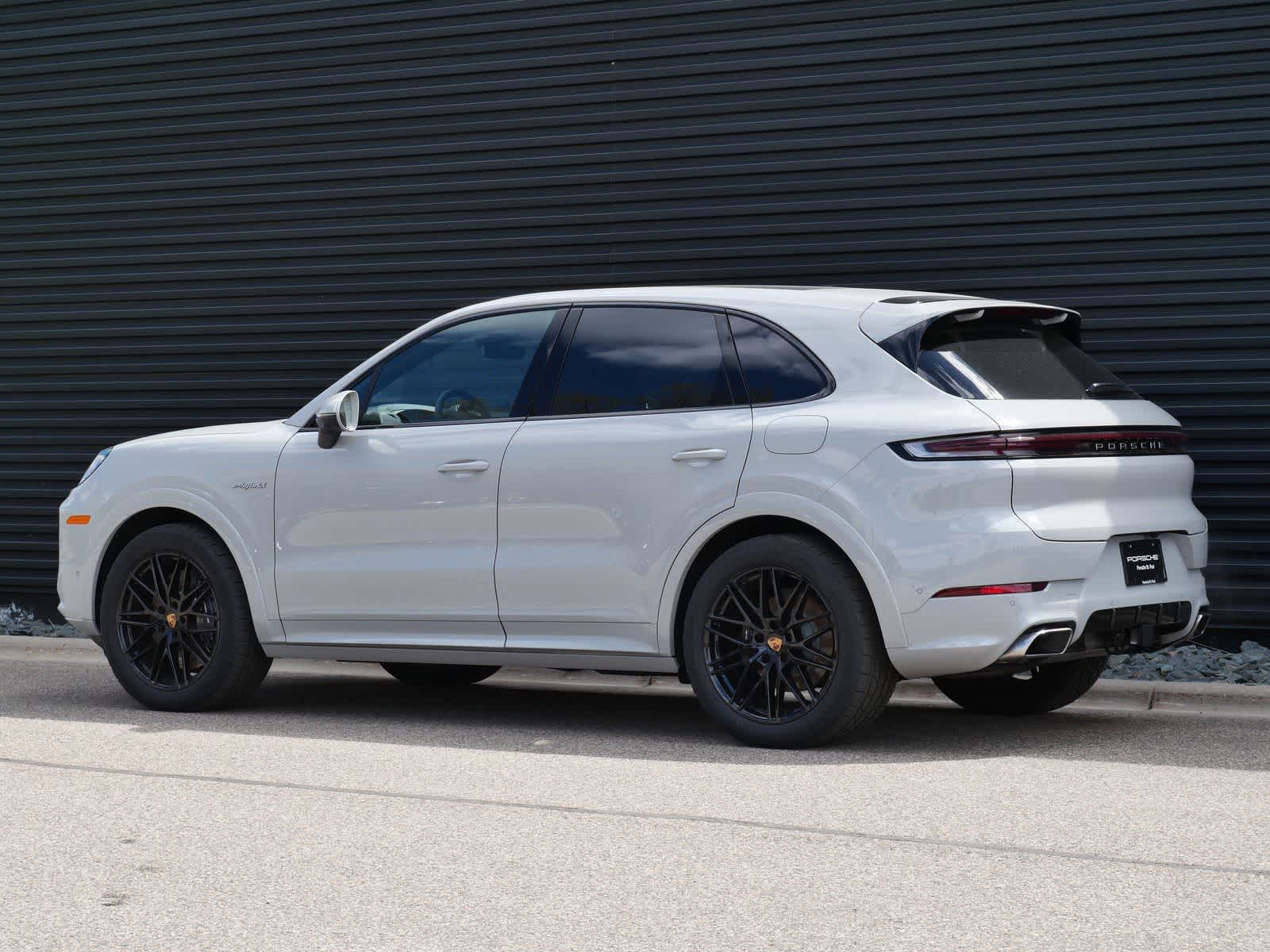 Thumbnail: 2026 Porsche Cayenne - 3